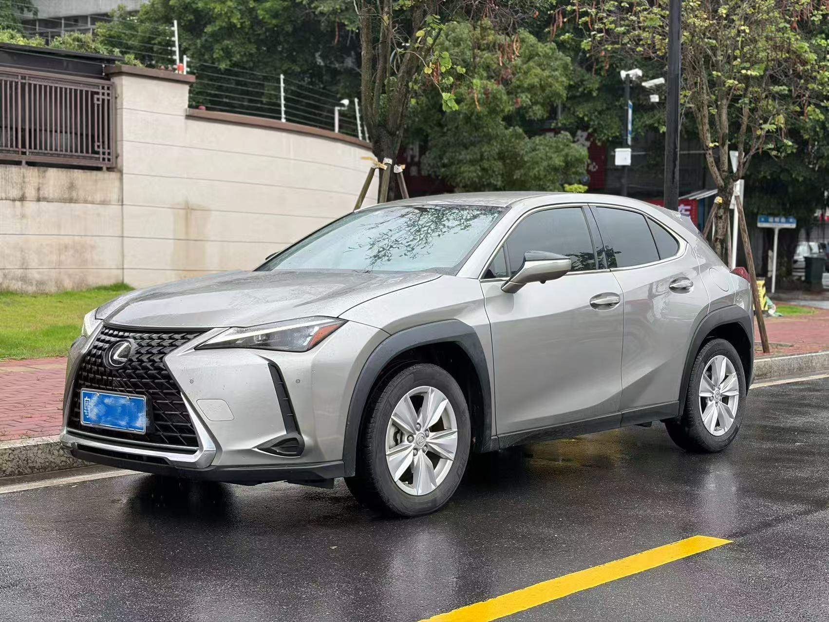 Lexus UX 2022 260h Probe Cool Edition