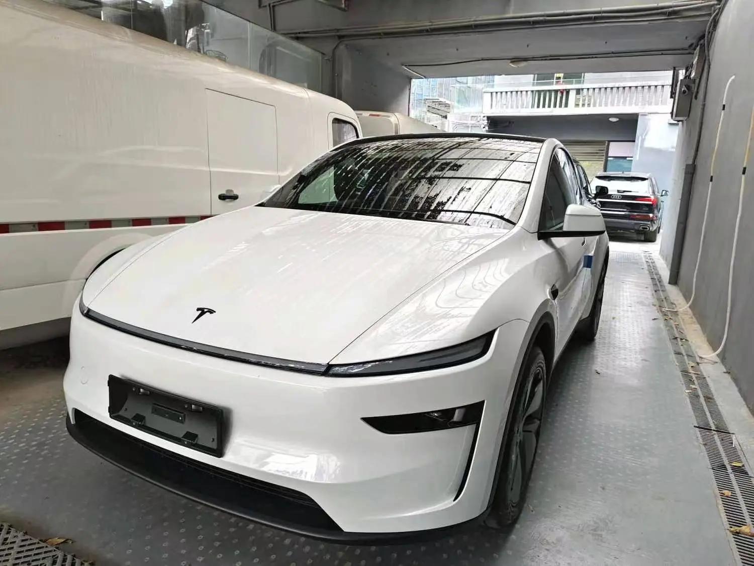 Tesla 2026 Model Y Rear-Wheel Drive Automatic