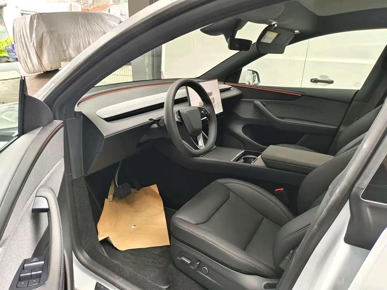 Tesla 2026 Model Y Rear-Wheel Drive Automatic 5