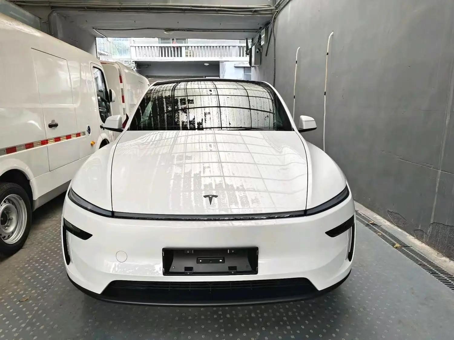 Tesla 2026 Model Y Rear-Wheel Drive Automatic 6