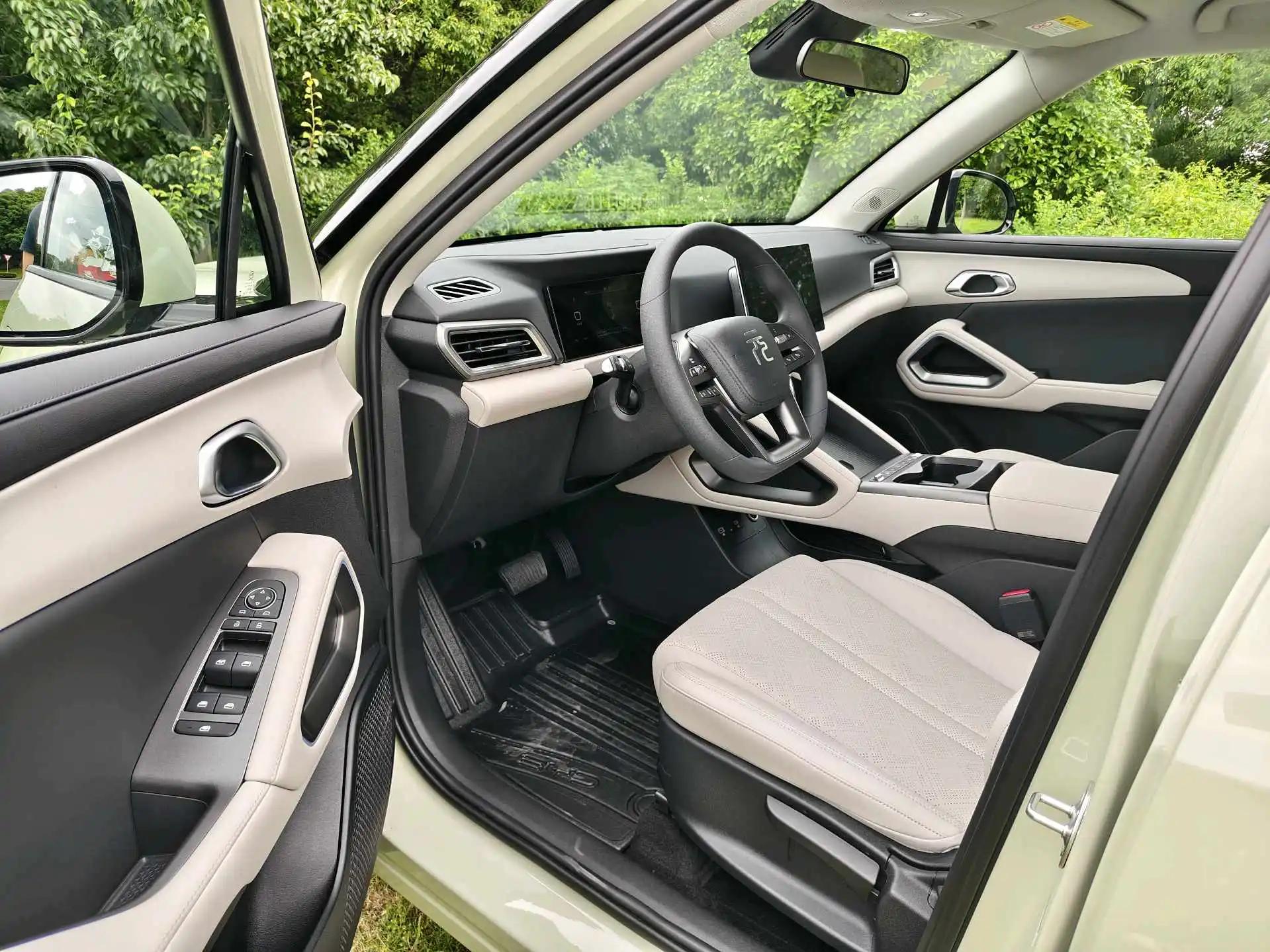 BYD 2025 Yuan UP 301KM Pilot Automatic Gear 6