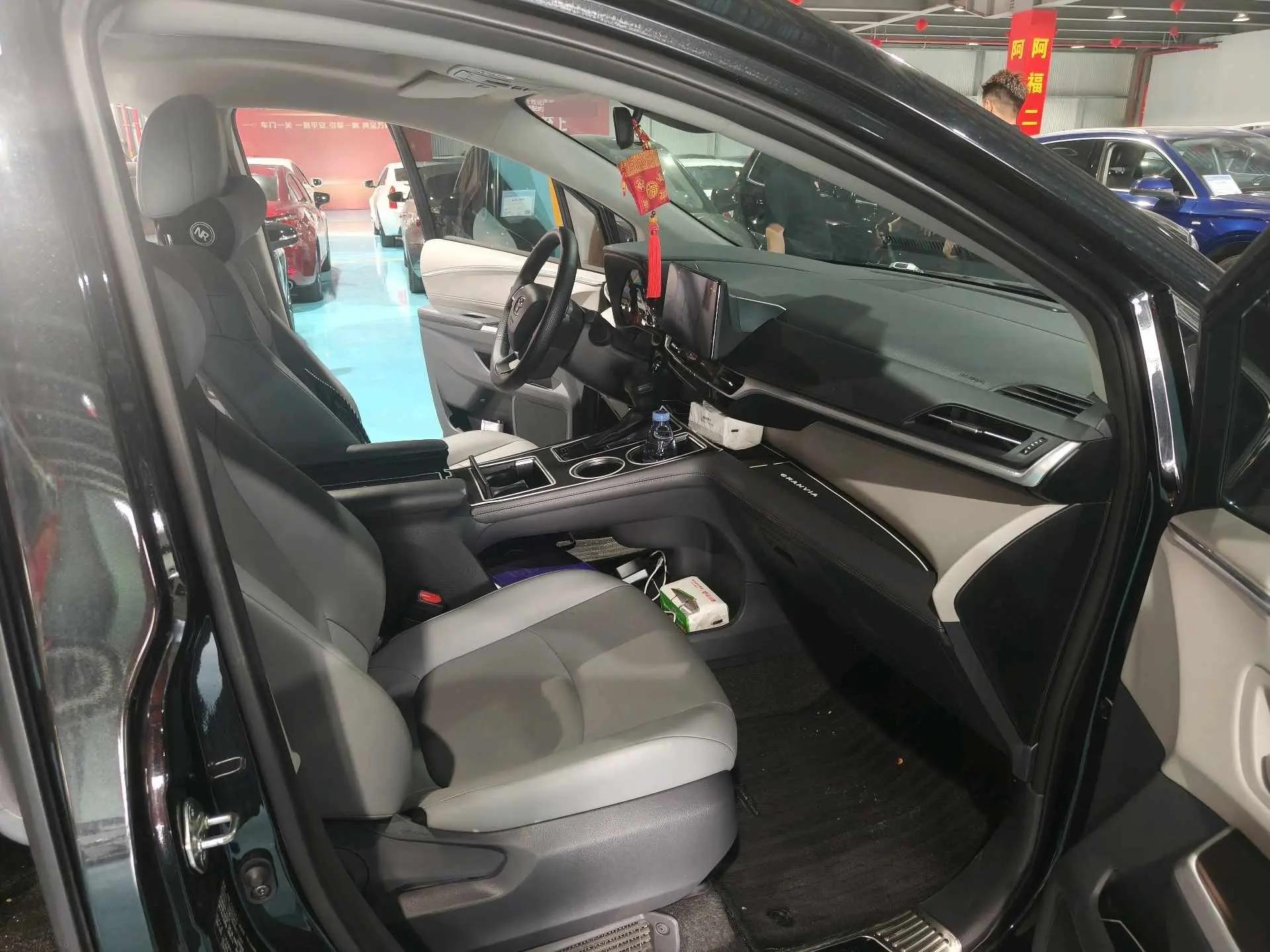 Toyota 2024 Sienna HYBRID 2.5 CVT Comfort Edition Automatic 3