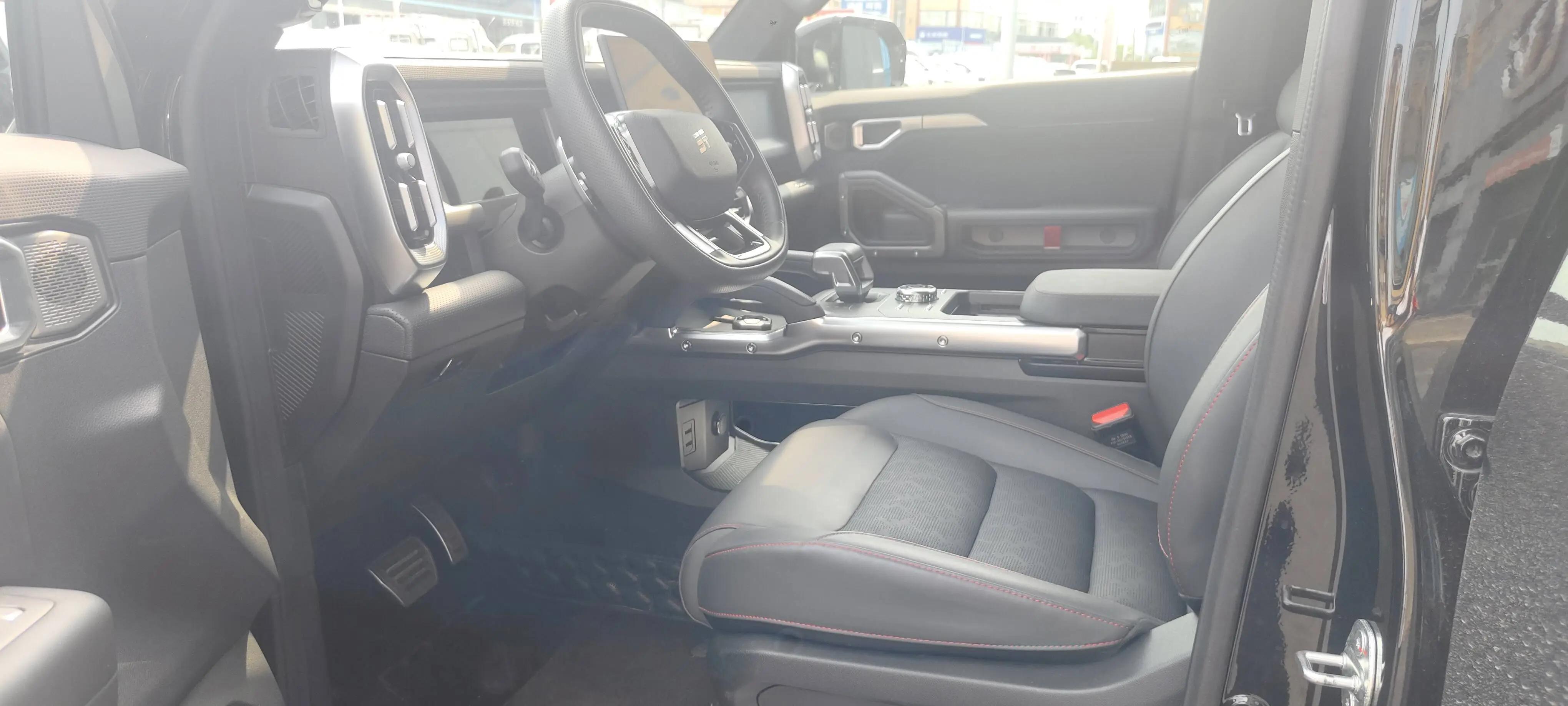 Jetour 2024 Traveler 2.0T Four-wheel Drive Through PRO Entertainment Edition Automatic Gear 8