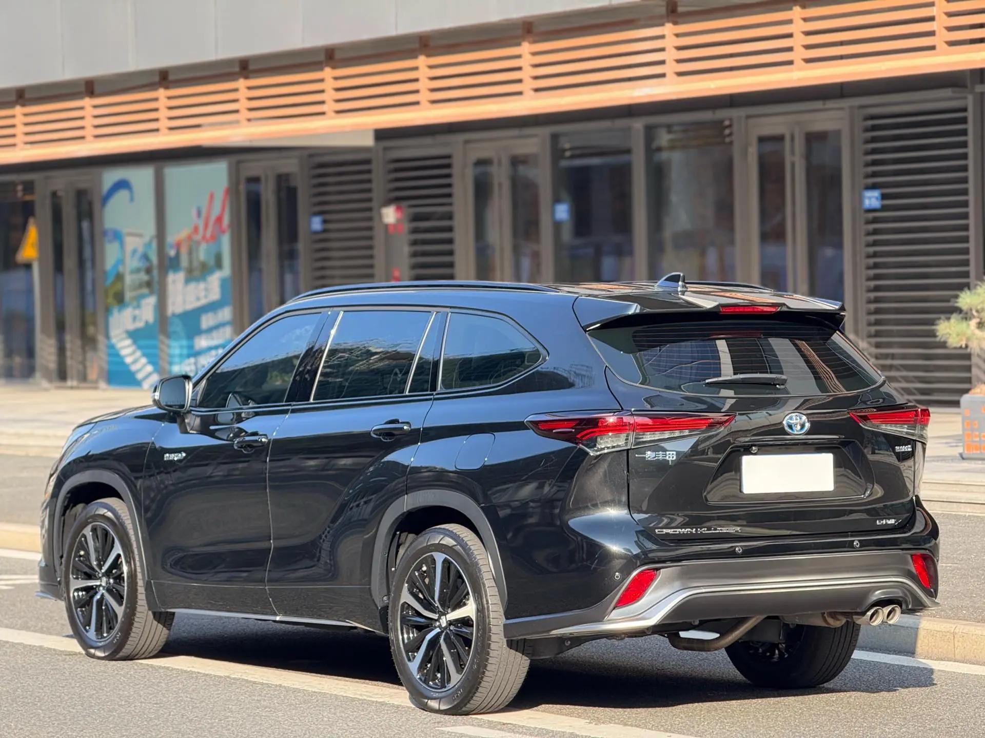 Toyota 2023 Crown Landfang 2.5 CVT Four-Wheel Drive Luxury Edition Automatic 3