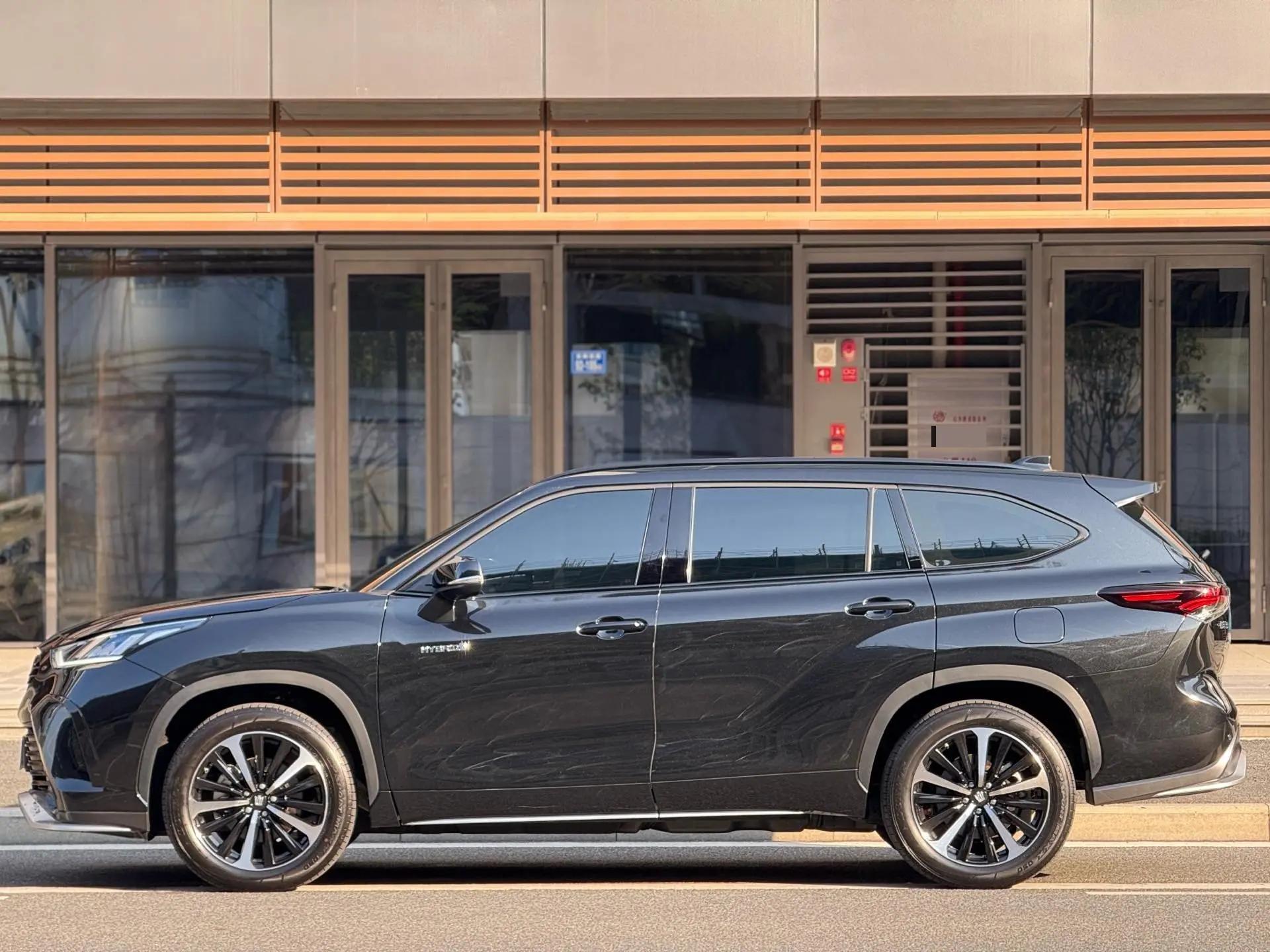 Toyota 2023 Crown Landfang 2.5 CVT Four-Wheel Drive Luxury Edition Automatic 5