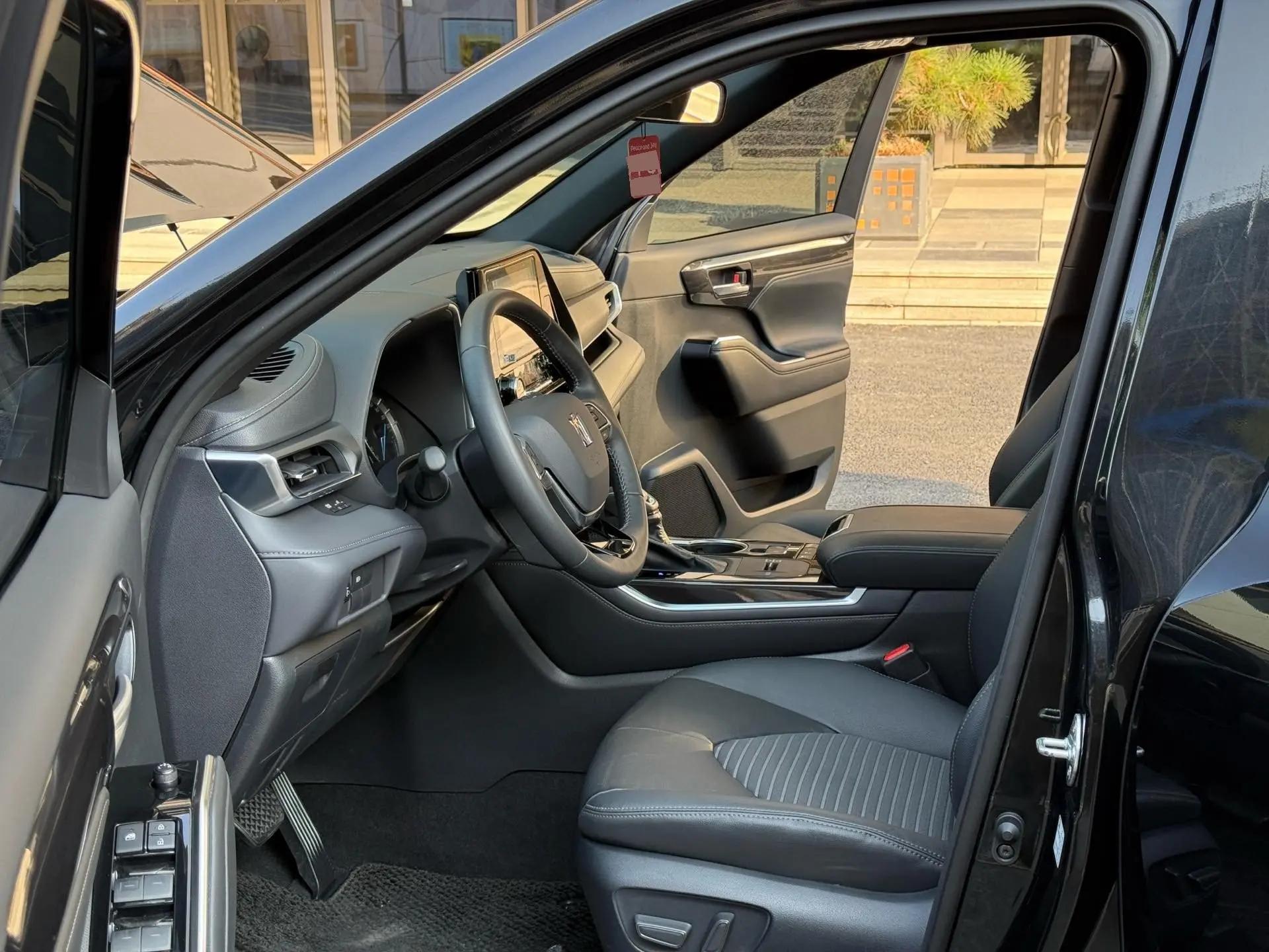 Toyota 2023 Crown Landfang 2.5 CVT Four-Wheel Drive Luxury Edition Automatic 6