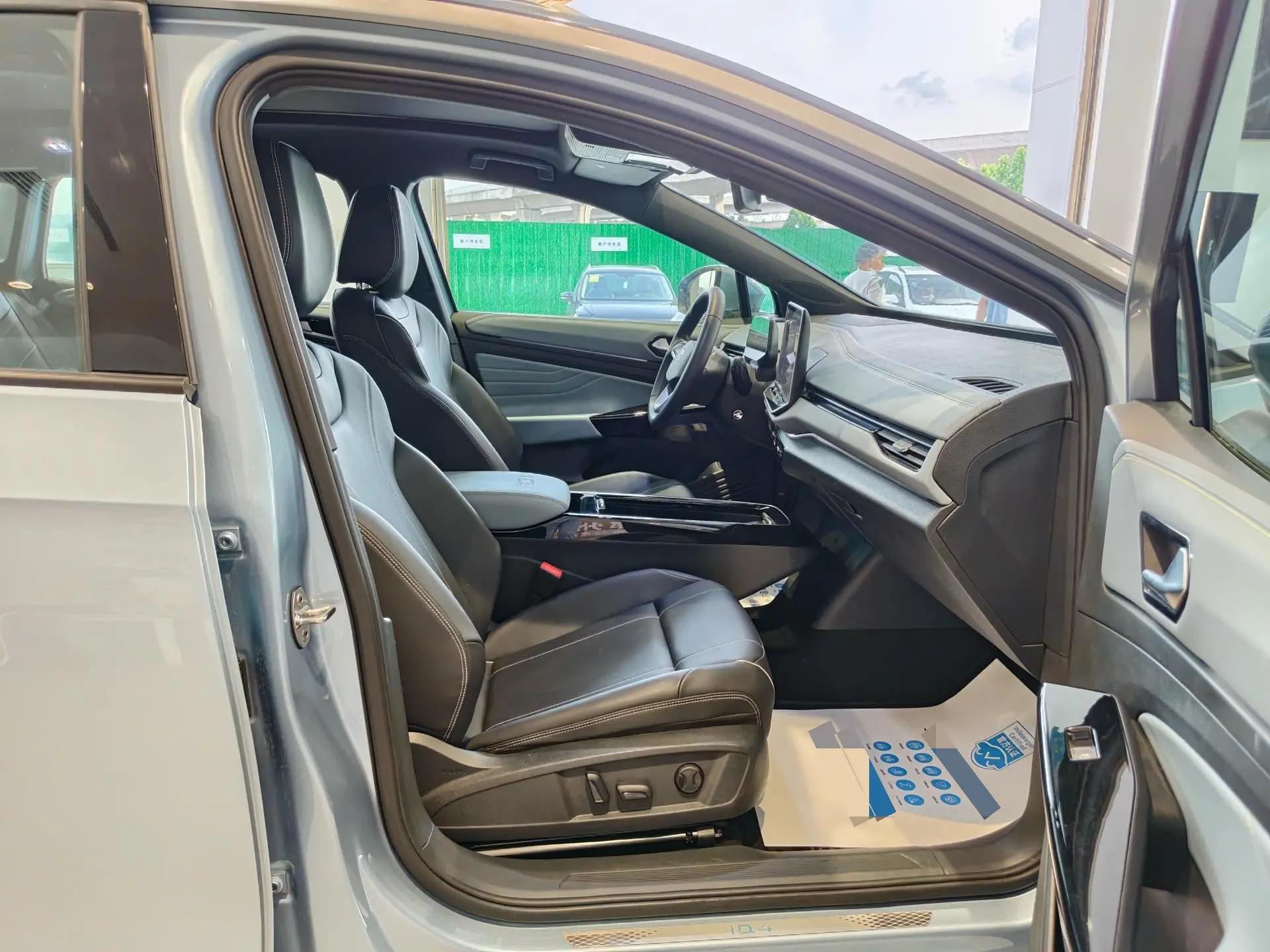 Volkswagen 2025 ID. 4 x Smart Model, Pure Intelligence Edition, Automatic Transmission 12