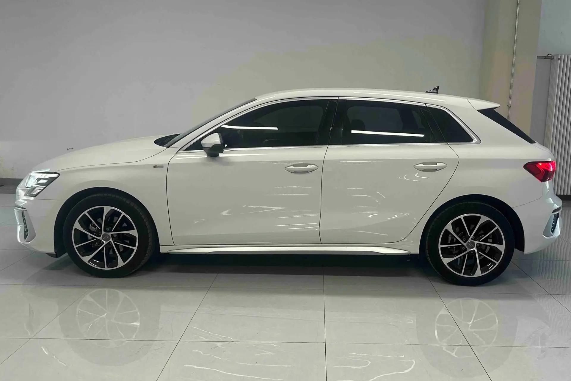 Audi A3 2022 Sportback 35 TFSI Enterprising and Elegant 3
