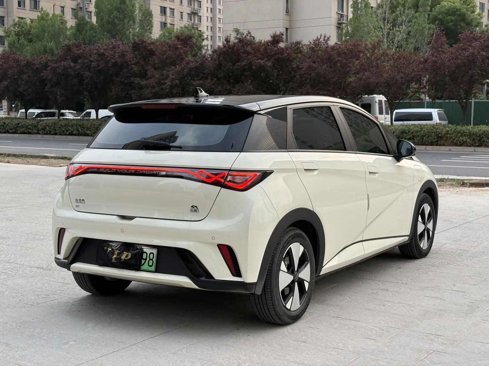BYD 2023 Dolphin 420km Fashion Edition Automatic 9