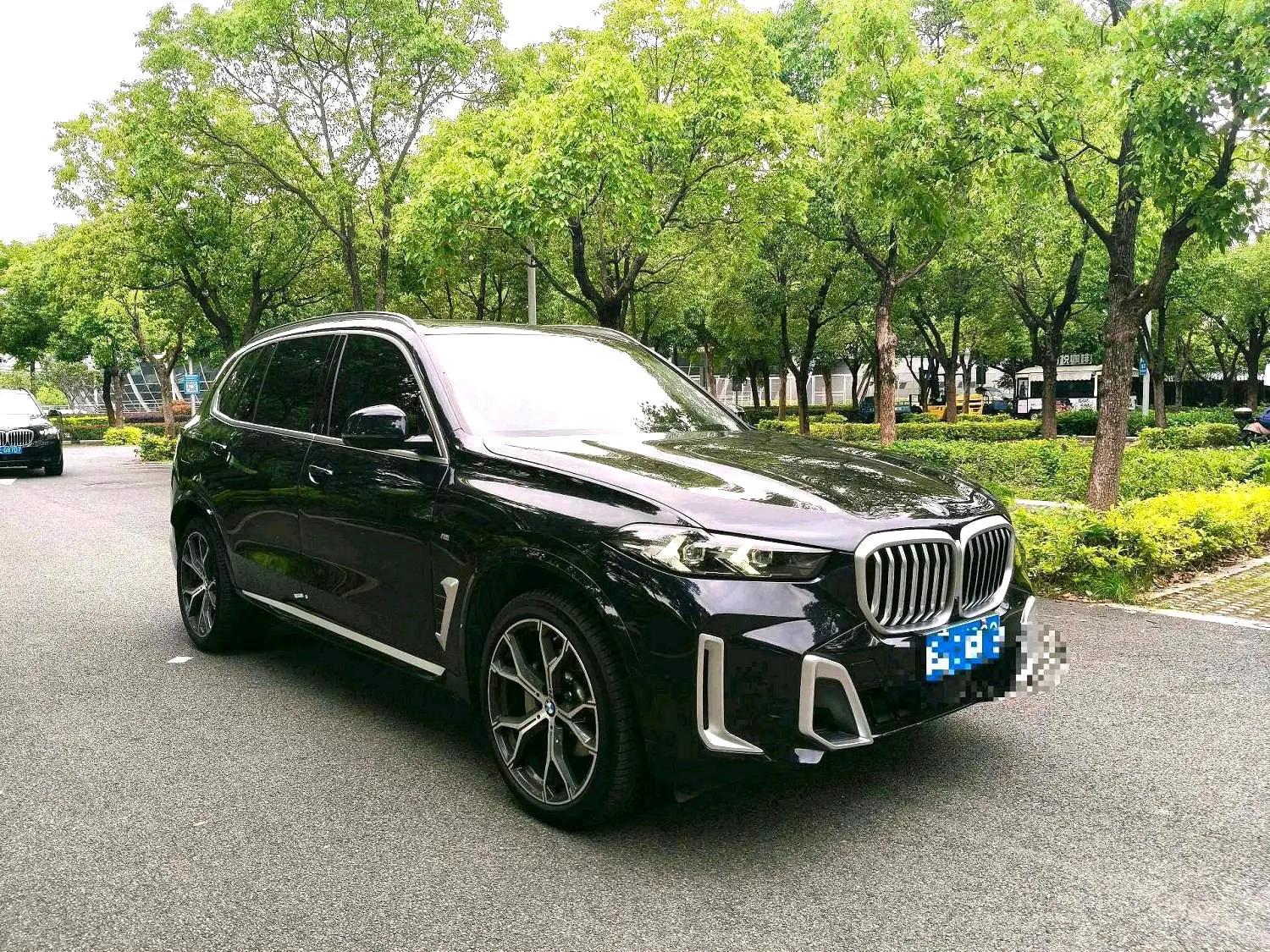 BMW 2023 X5 xDrive30Li 48V 2.0T Luxury Model M Sport Package Automatic 3