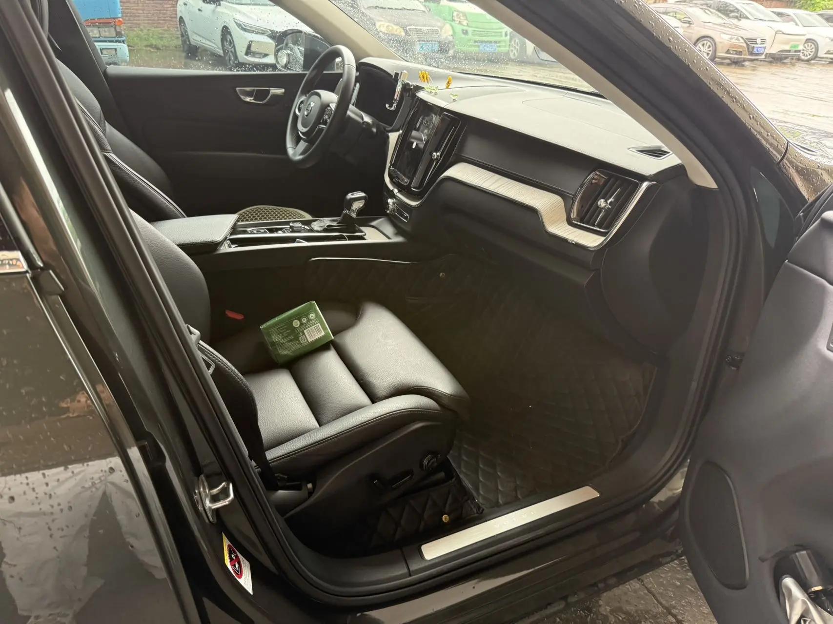 Volvo XC60 2021 T5 4WD Zhiyuan Deluxe Edition 3