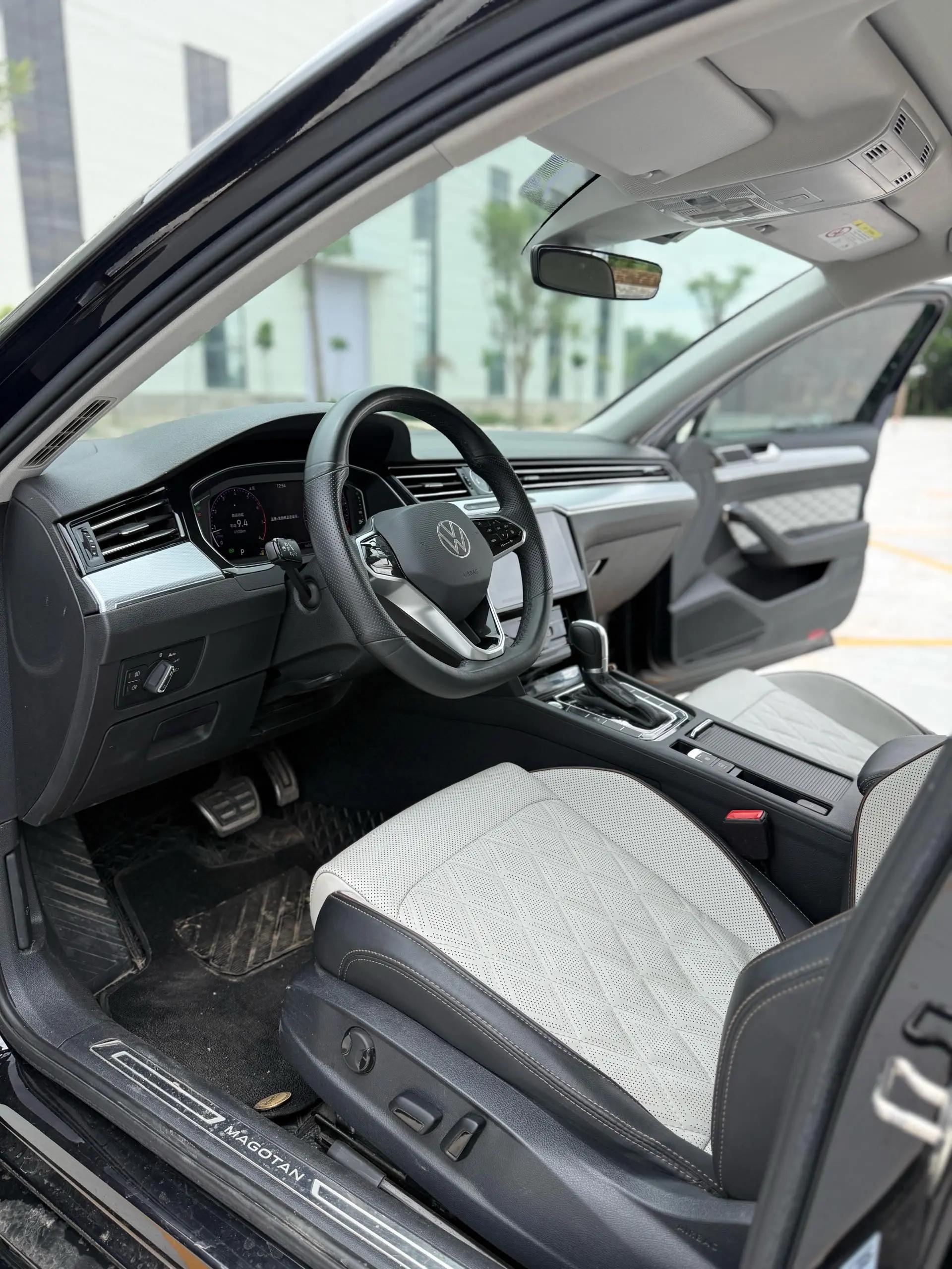Magotan 2022 330TSI DSG Basic 4