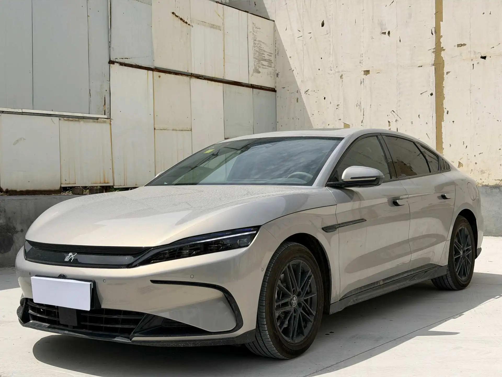 比亚迪 2025款 汉 DM-i 1.5T 无级 智驾版 245KM 尊荣型 自动挡