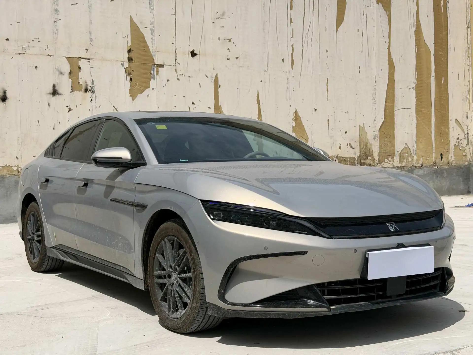 比亚迪 2025款 汉 DM-i 1.5T 无级 智驾版 245KM 尊荣型 自动挡 3