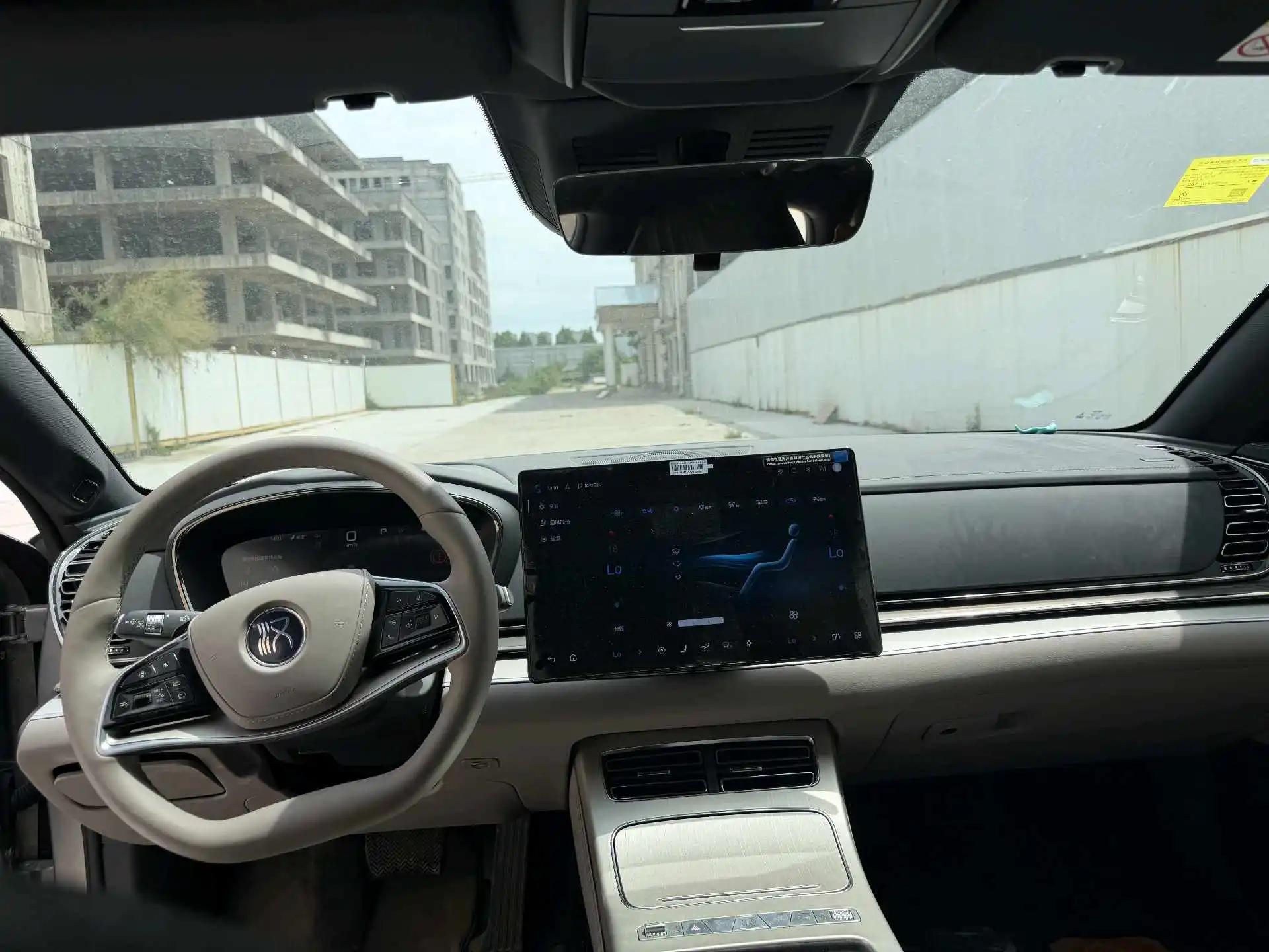 比亚迪 2025款 汉 DM-i 1.5T 无级 智驾版 245KM 尊荣型 自动挡 6