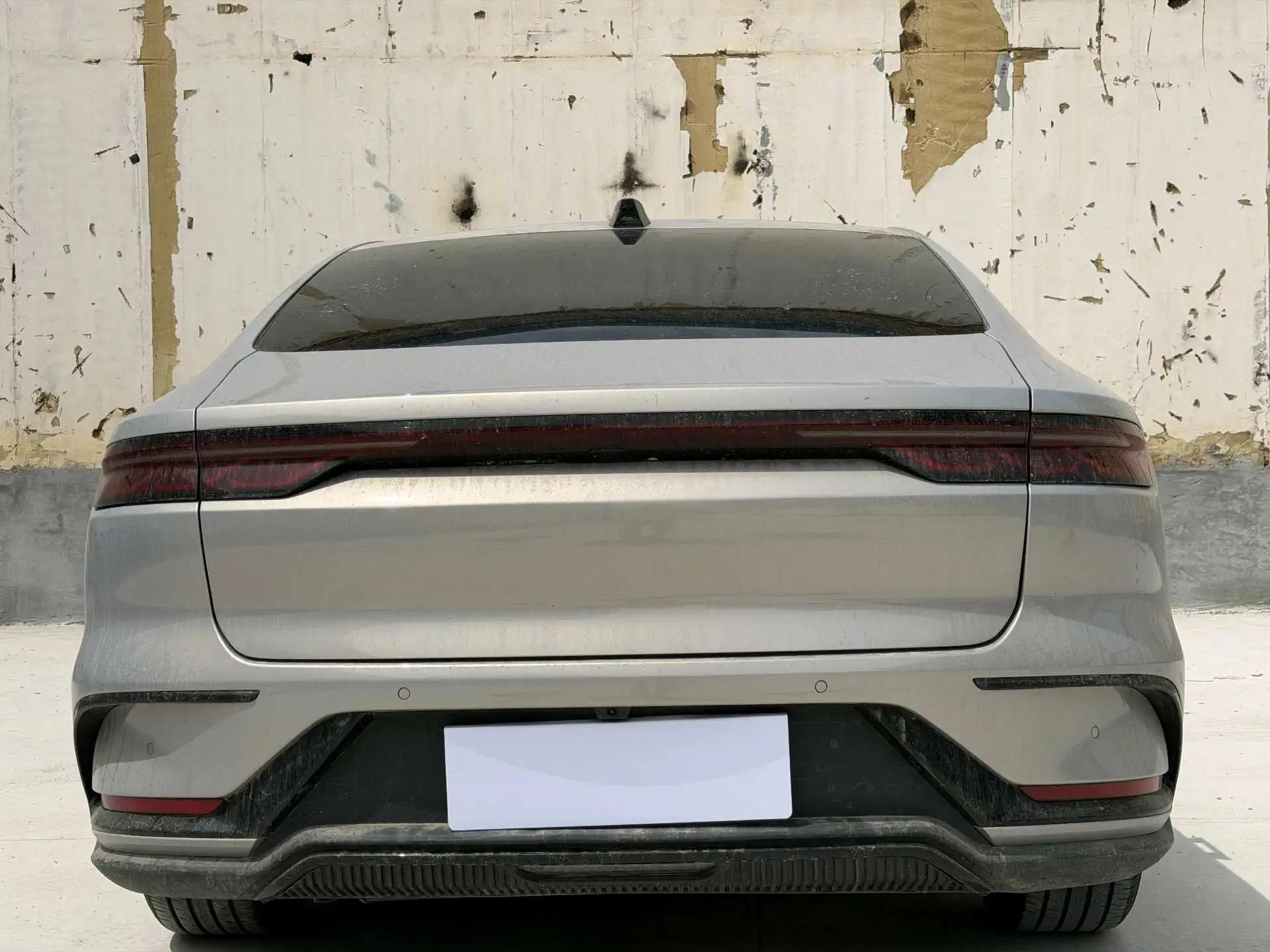 比亚迪 2025款 汉 DM-i 1.5T 无级 智驾版 245KM 尊荣型 自动挡 7