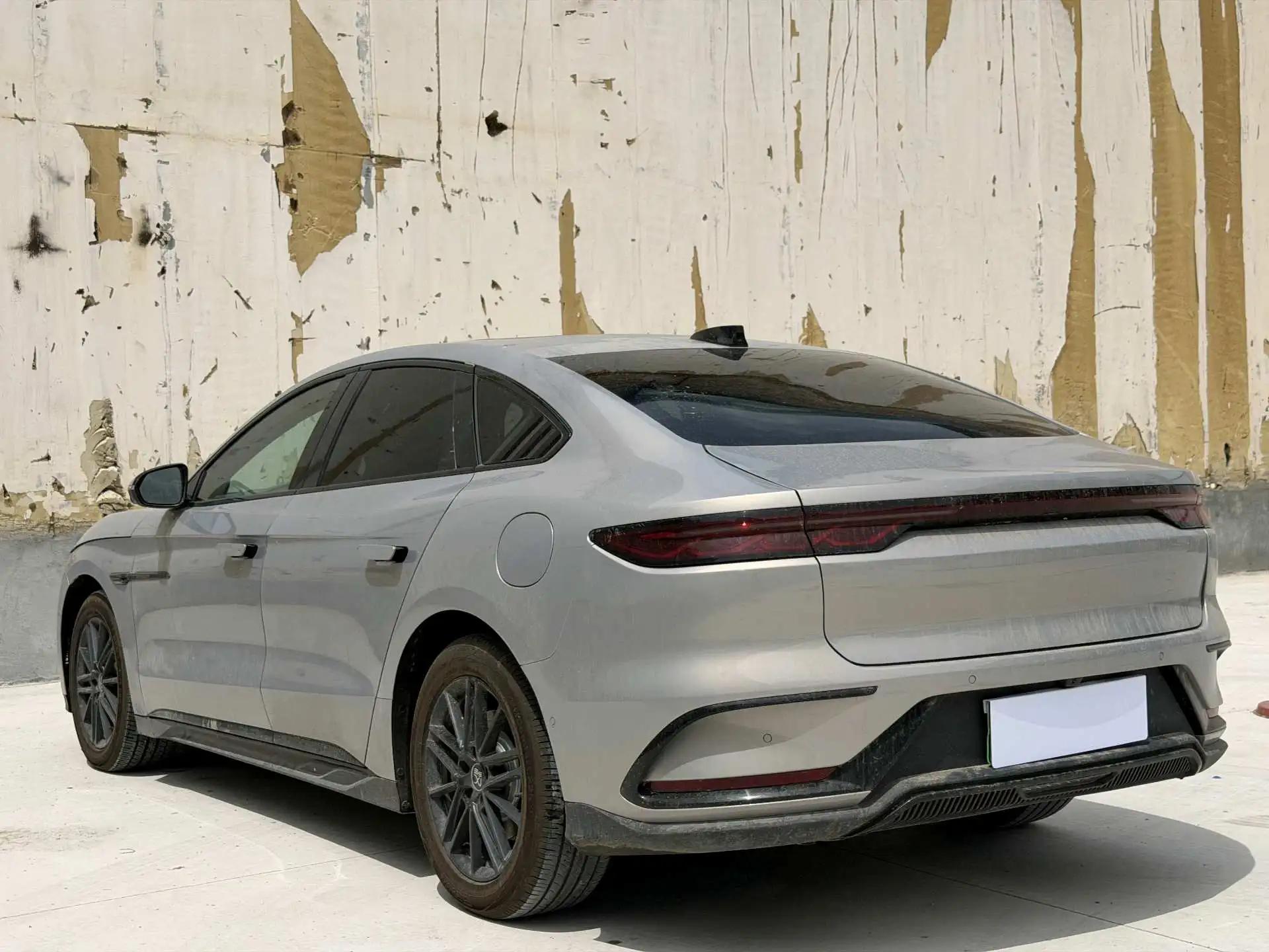 比亚迪 2025款 汉 DM-i 1.5T 无级 智驾版 245KM 尊荣型 自动挡 8