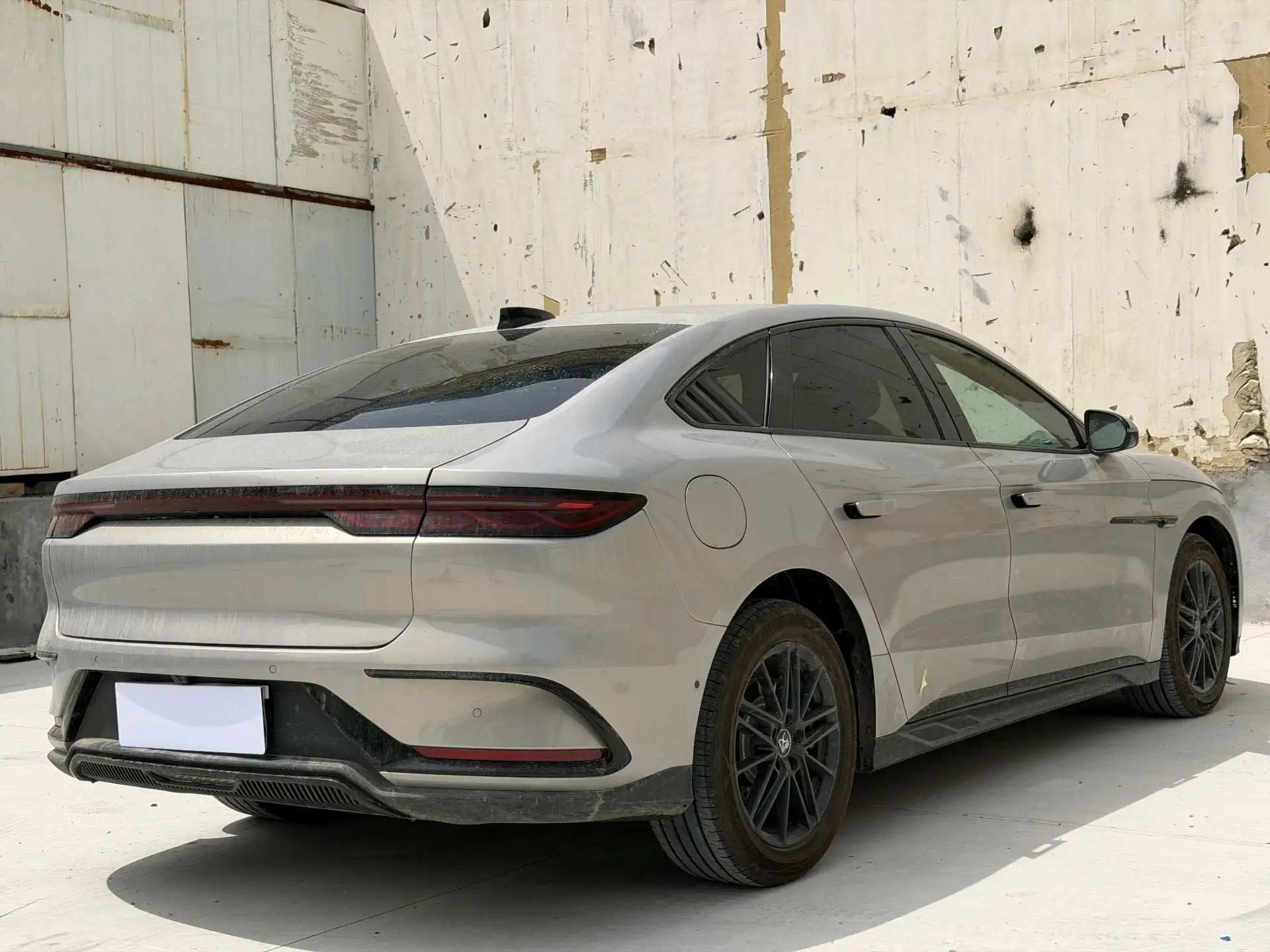 比亚迪 2025款 汉 DM-i 1.5T 无级 智驾版 245KM 尊荣型 自动挡 9