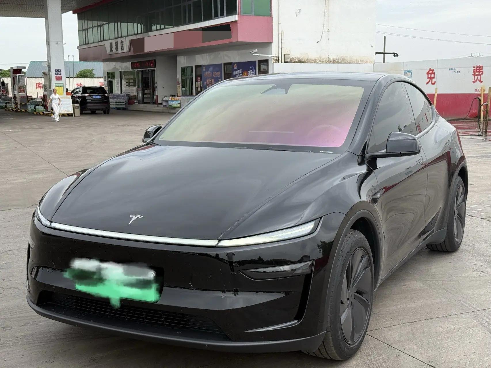 Tesla 2026 Model Y Rear-Wheel Drive Automatic
