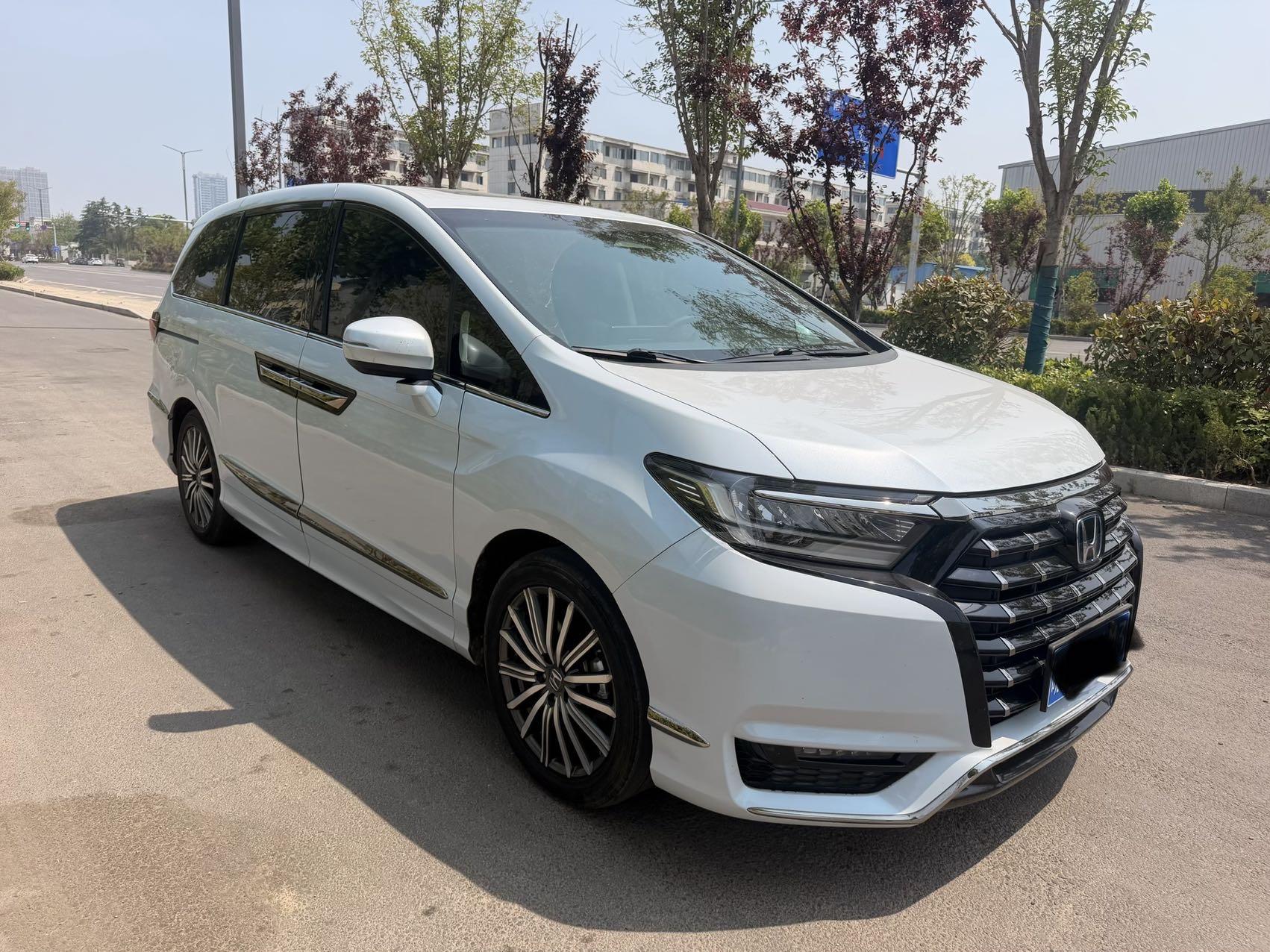 Honda 2024 Elysion e:HEV 2.0 CVT Luxury Edition Automatic 3