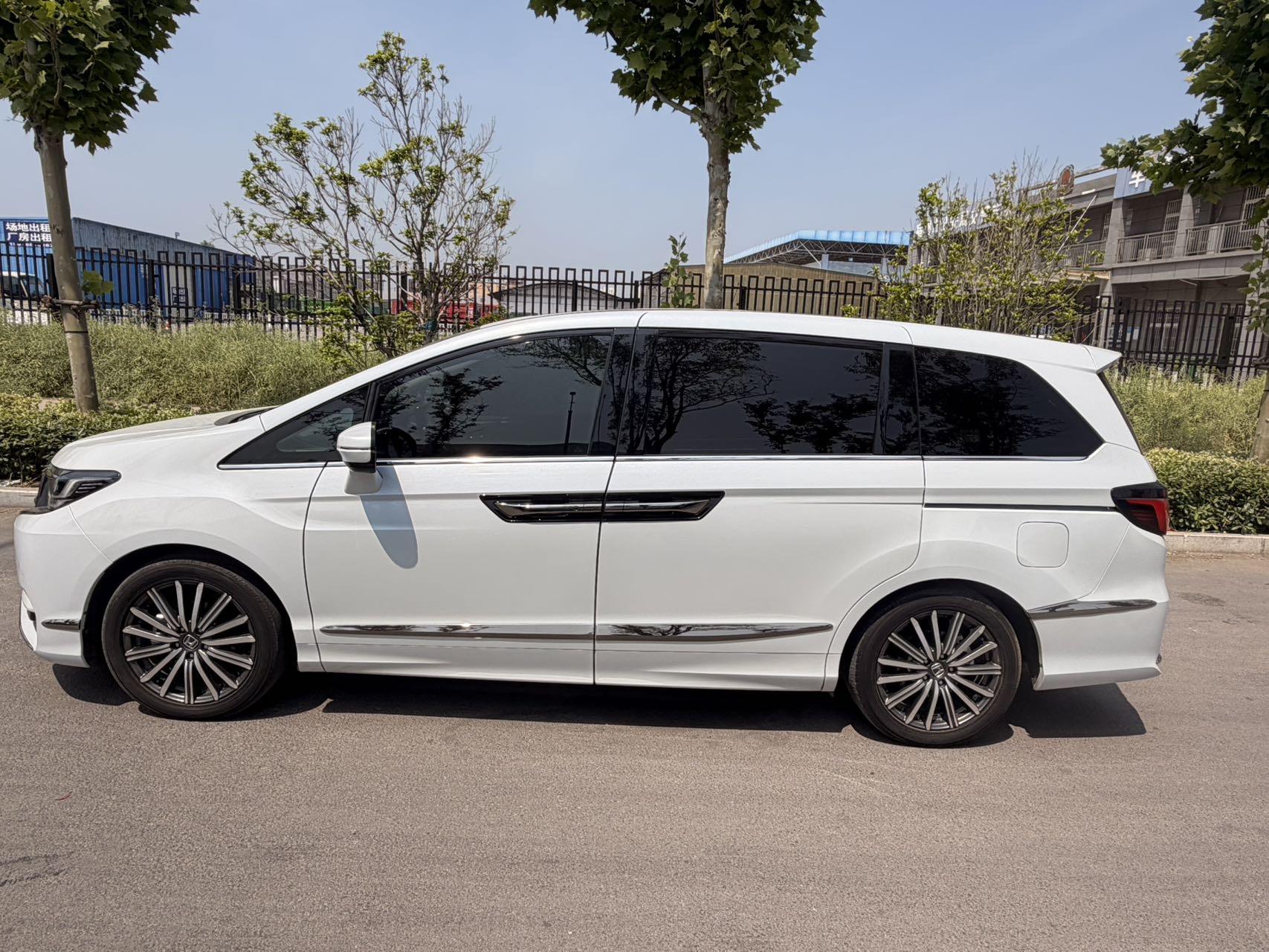 Honda 2024 Elysion e:HEV 2.0 CVT Luxury Edition Automatic 8