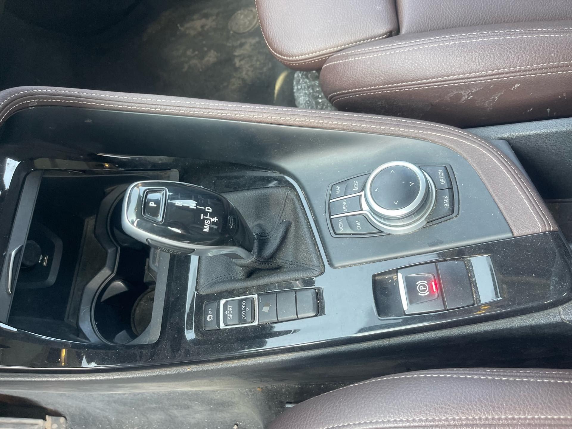 BMW X1 2022 sDrive20Li exclusive type 11