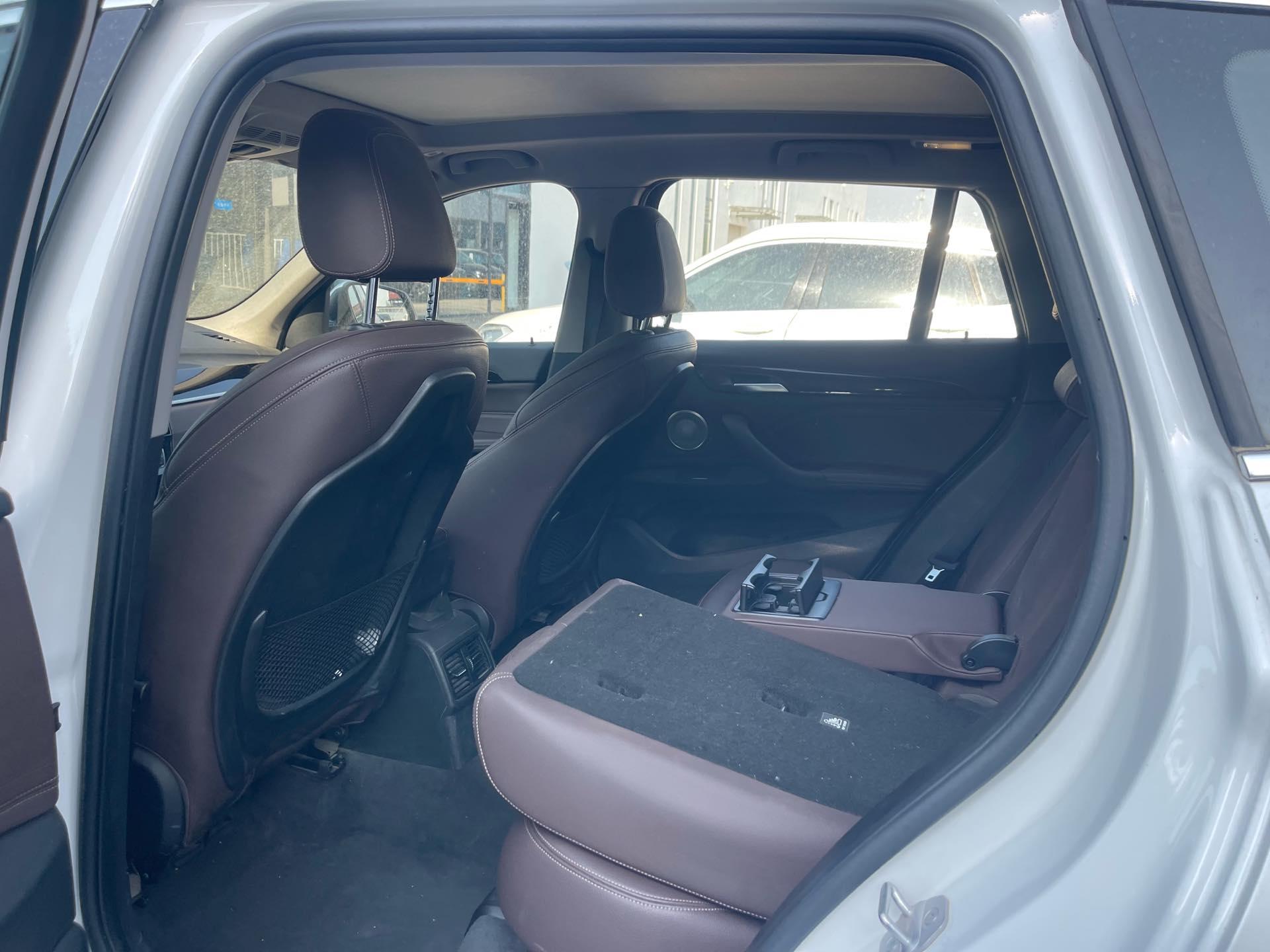 BMW X1 2022 sDrive20Li exclusive type 5