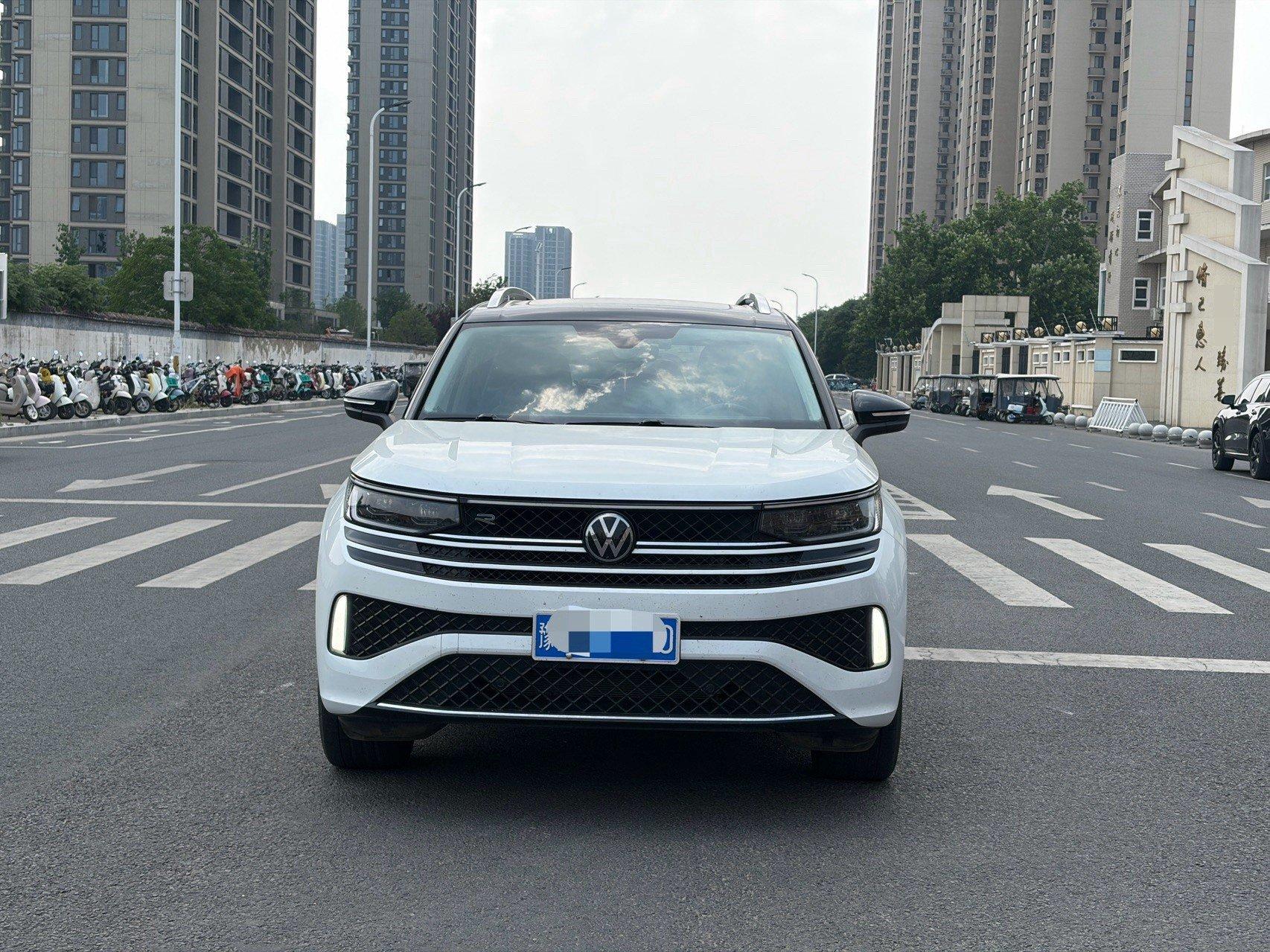 Volkswagen 2024 model tour R-Line 2.0TSI 380TSI four-wheel drive parade version automatic gear 2