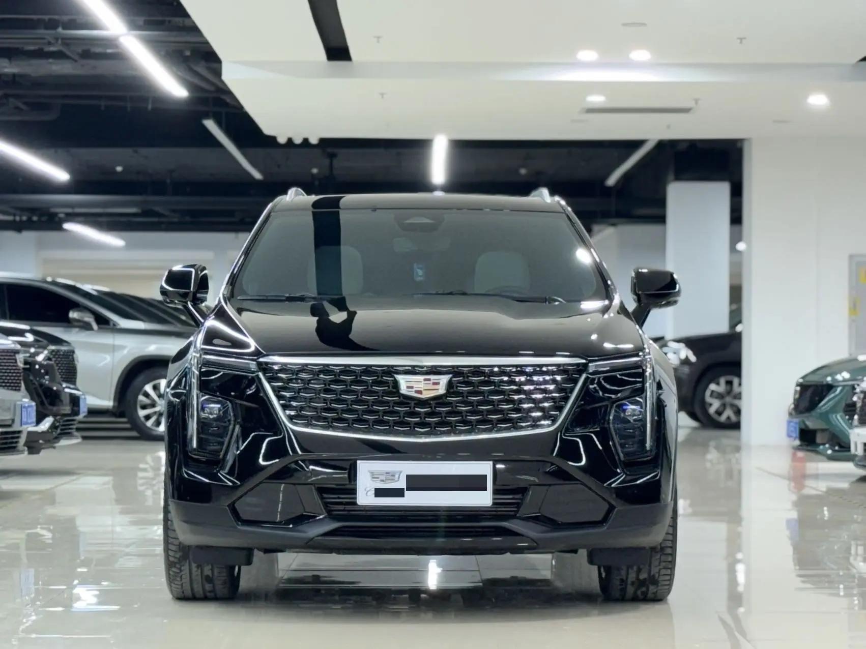 Cadillac XT4 2024 28T two-wheel drive distinguished model 2