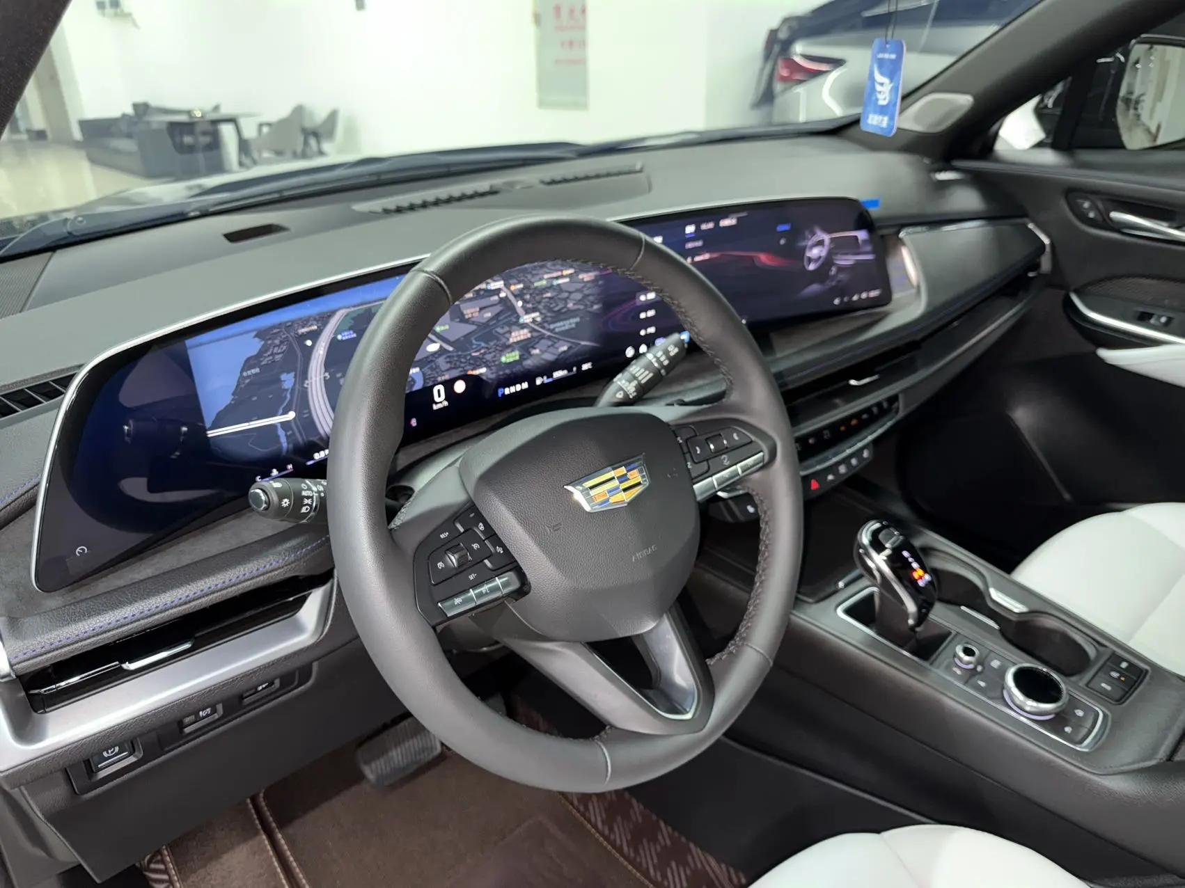Cadillac XT4 2024 28T two-wheel drive distinguished model 7