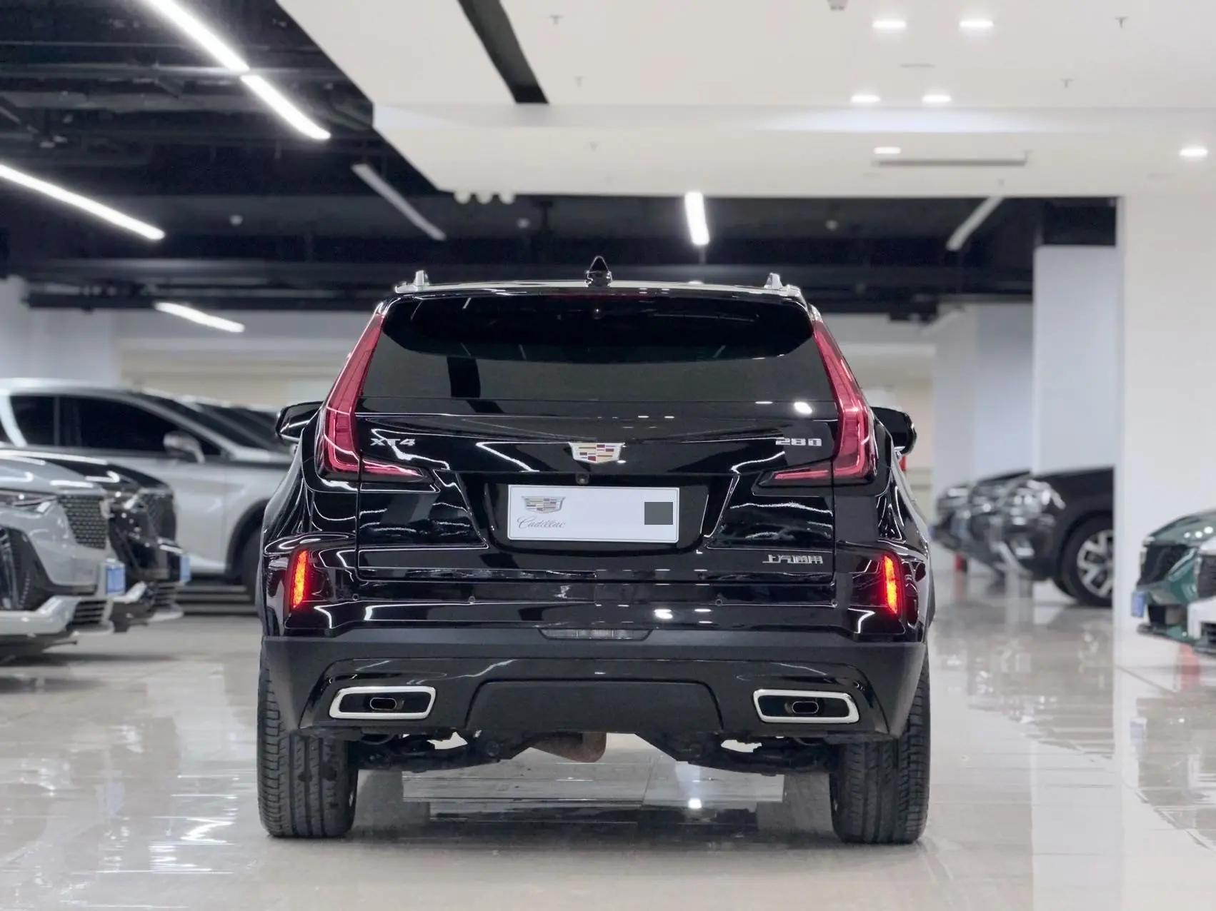 Cadillac XT4 2024 28T two-wheel drive distinguished model 8
