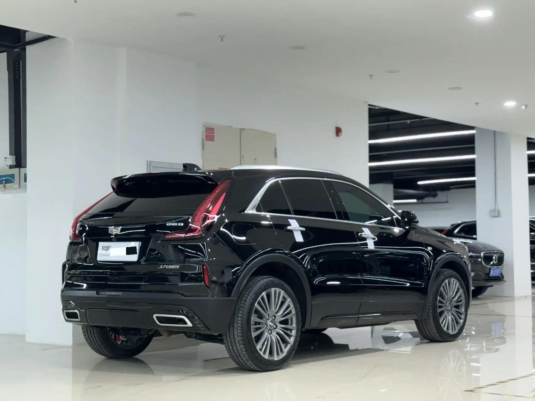 Cadillac XT4 2024 28T two-wheel drive distinguished model 9