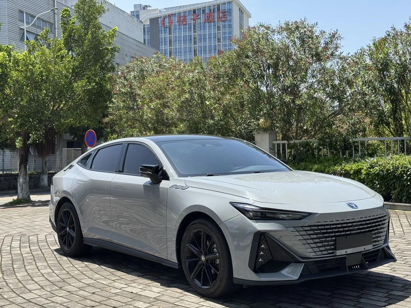 ChangAn 2024 UNI-V 1.5T High Energy Edition Automatic Gear 3