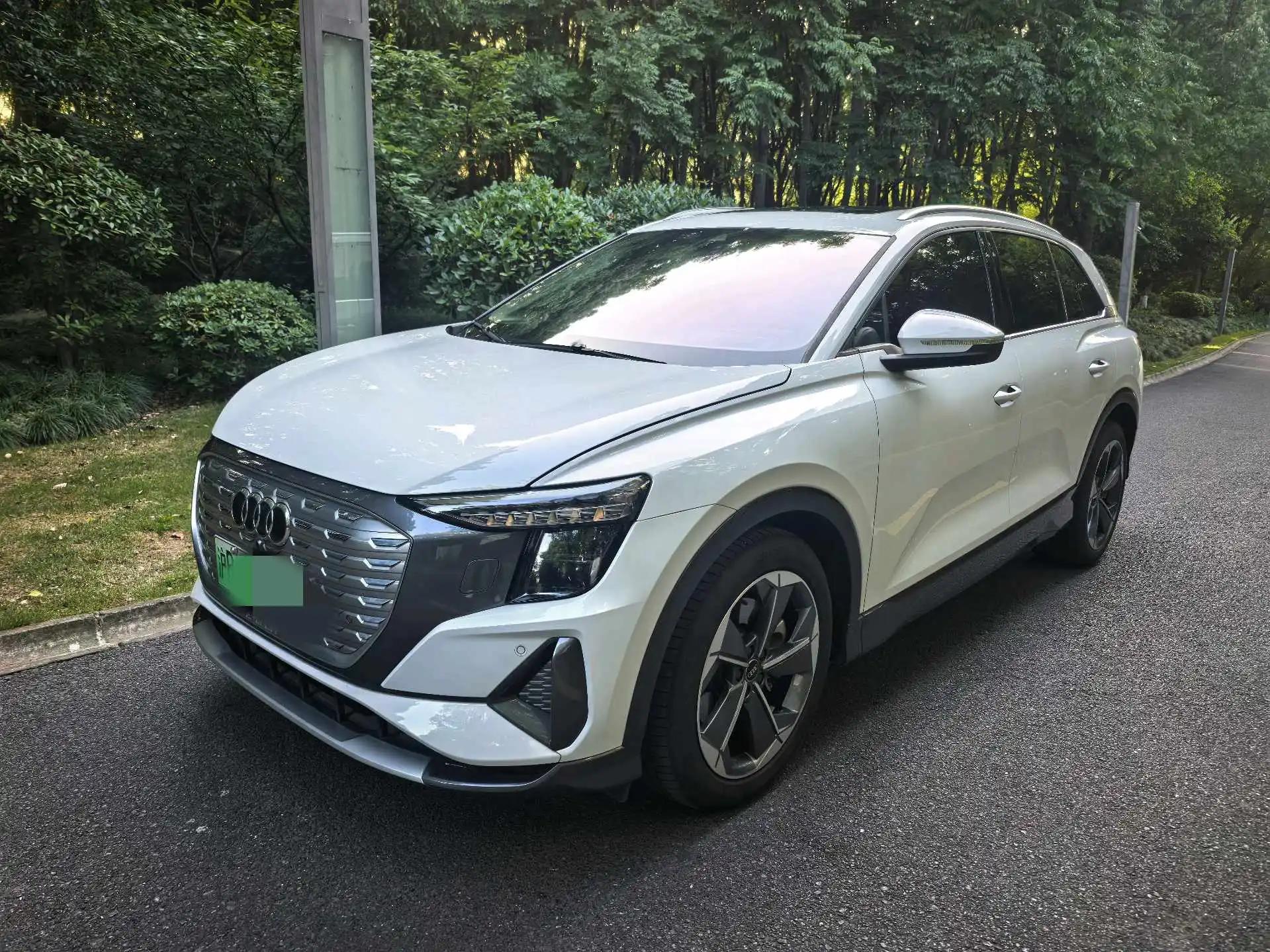 Audi 2023 Q5 e-tron 40-star royal suit automatic gear