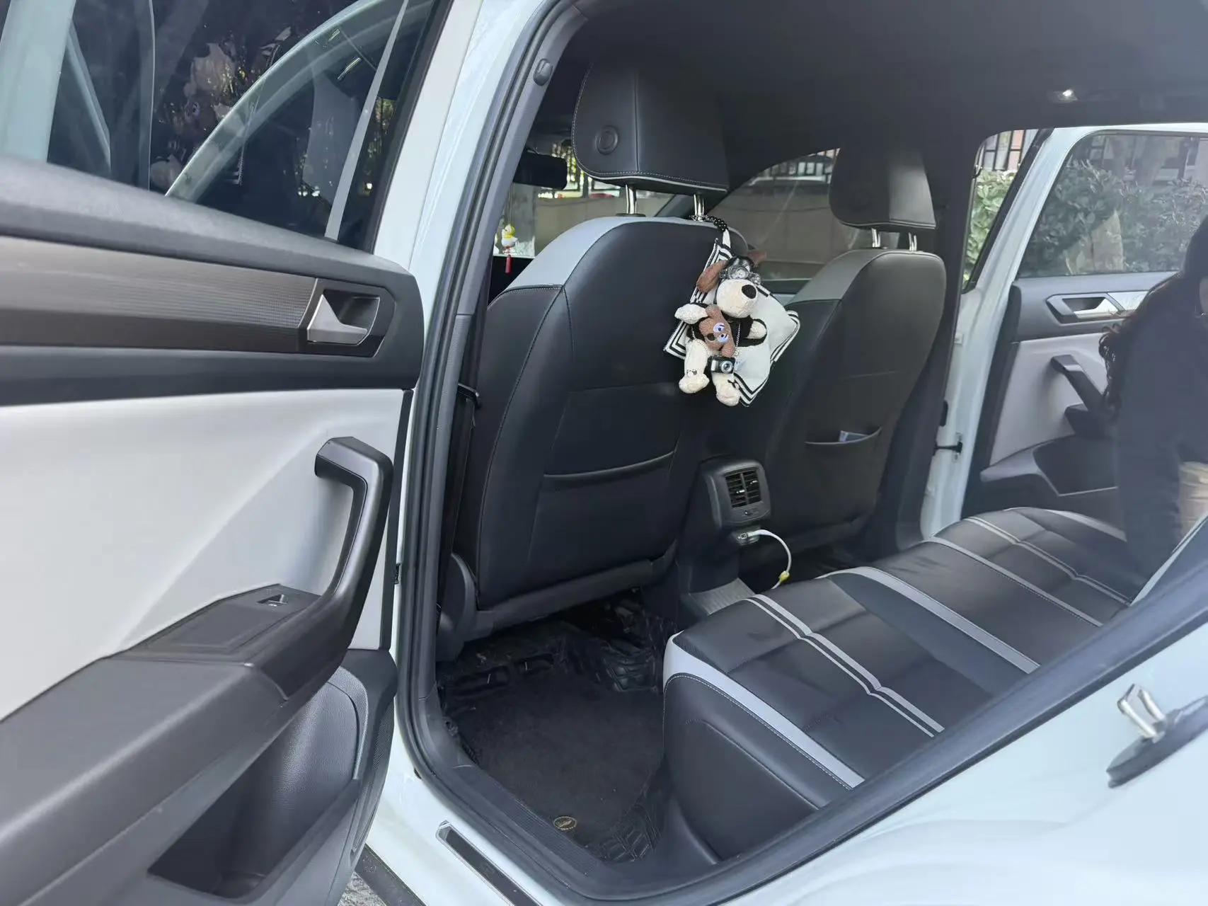 Volkswagen 2023 T-ROC 1.5TSI 300TSI Front-Wheel Drive Chenguang Edition Automatic 3