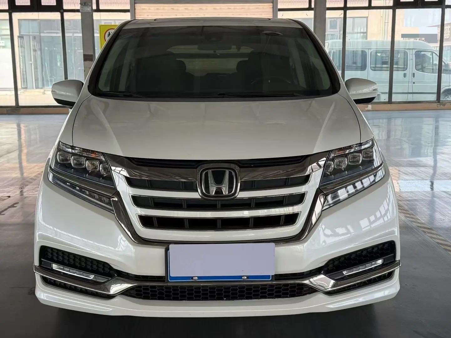 Elyson 2019 2.0L Hybrid Deluxe Edition 2