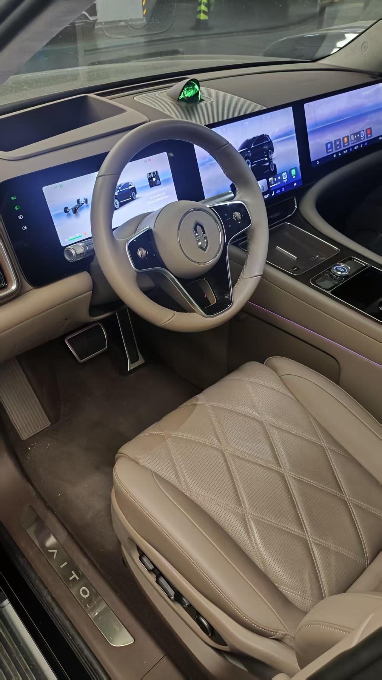 AITO 2025 Model AITO M9 Range-Extended Ultra Version 52kWh 5-Seater Automatic 3