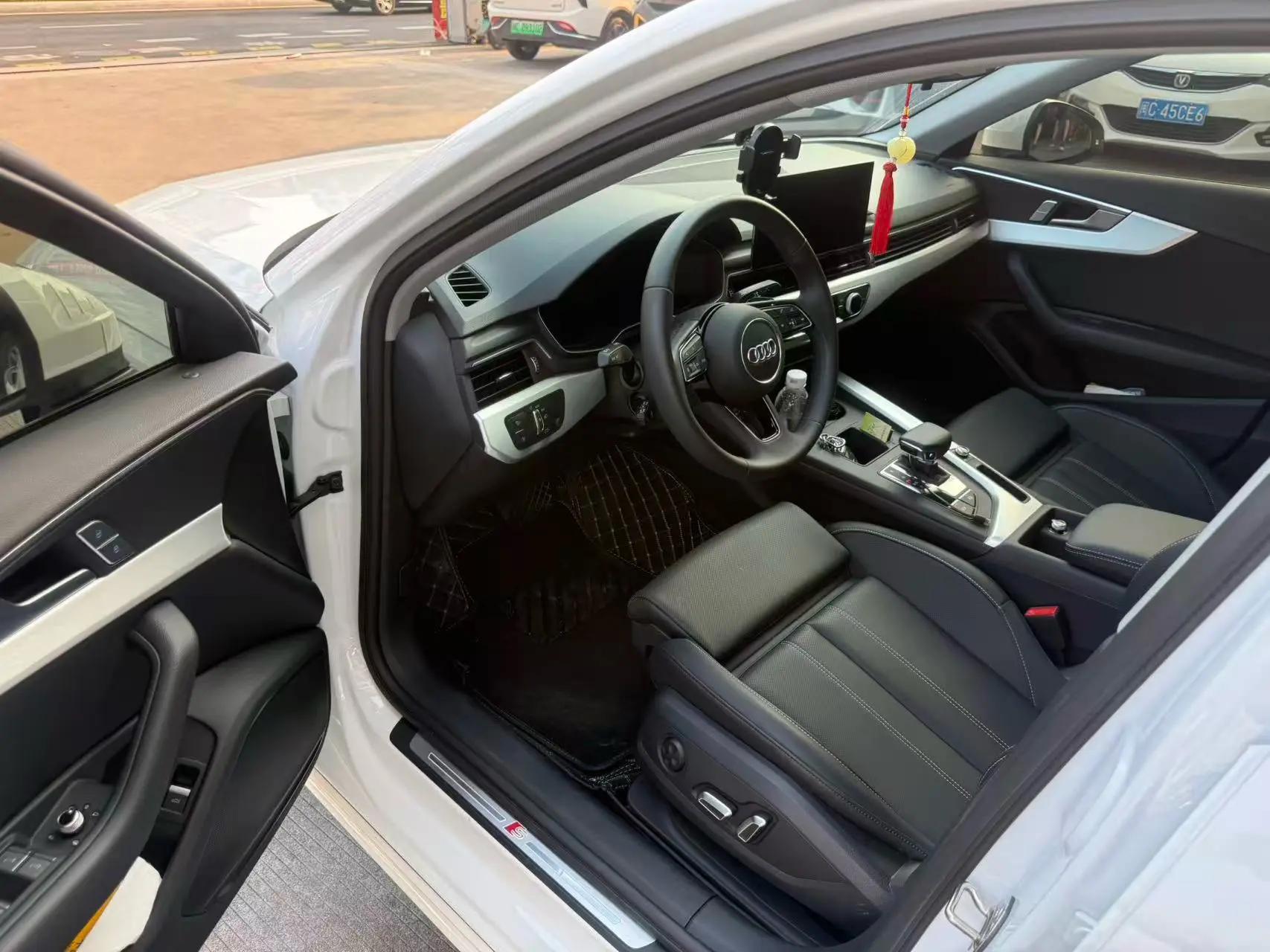 Audi 2025 A4L 2.0TFSI 40TFSI 2 million Yuexiang Edition Fashion Dynamic Automatic Gear 5