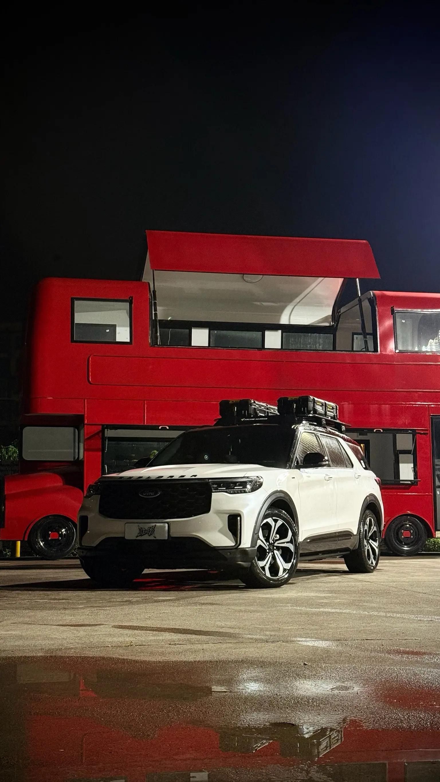 Explorer 2023 EcoBoost 285 four-wheel drive ST-LINE 6 seats