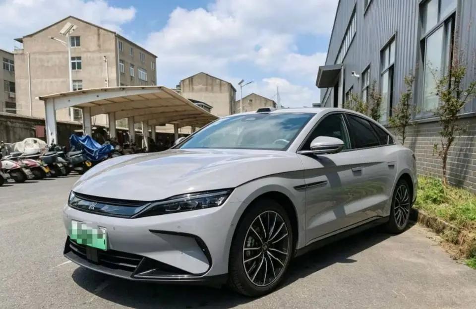 Open image lightbox: BYD 2025 Han DM-i 1.5T stepless 125KM laser Radar intelligent driving automatic gear