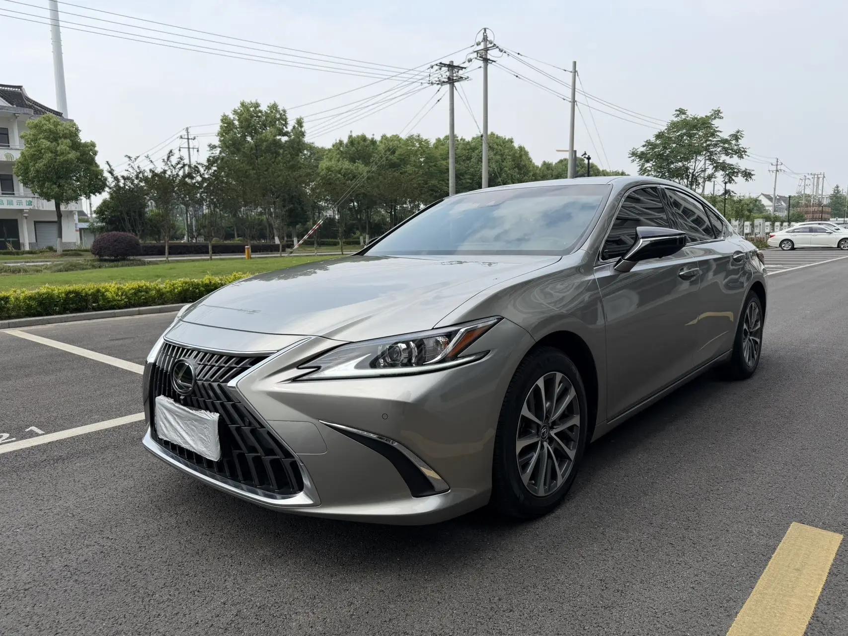 Lexus ES 2022 300h Excellent Edition