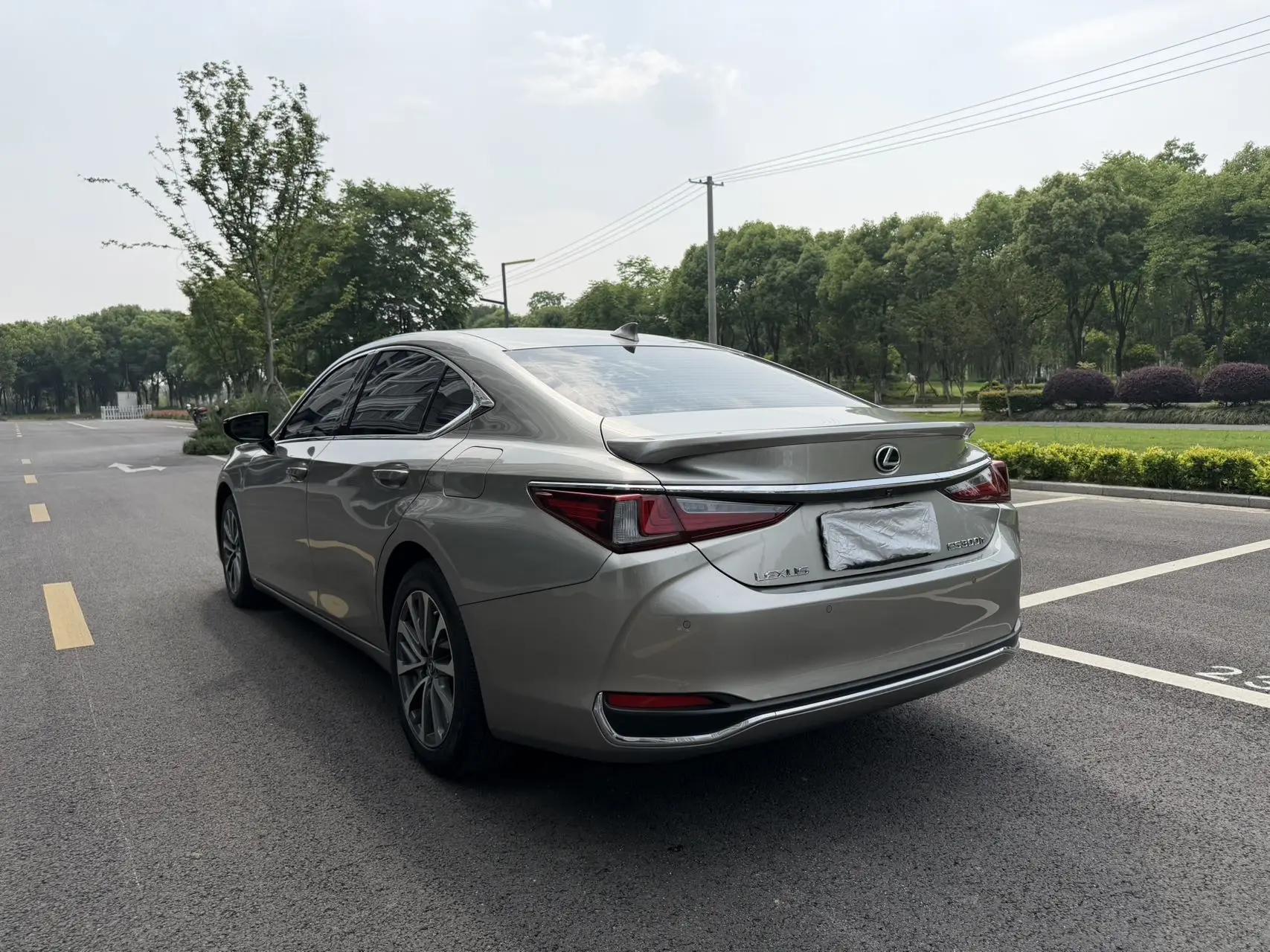 Lexus ES 2022 300h Excellent Edition 4