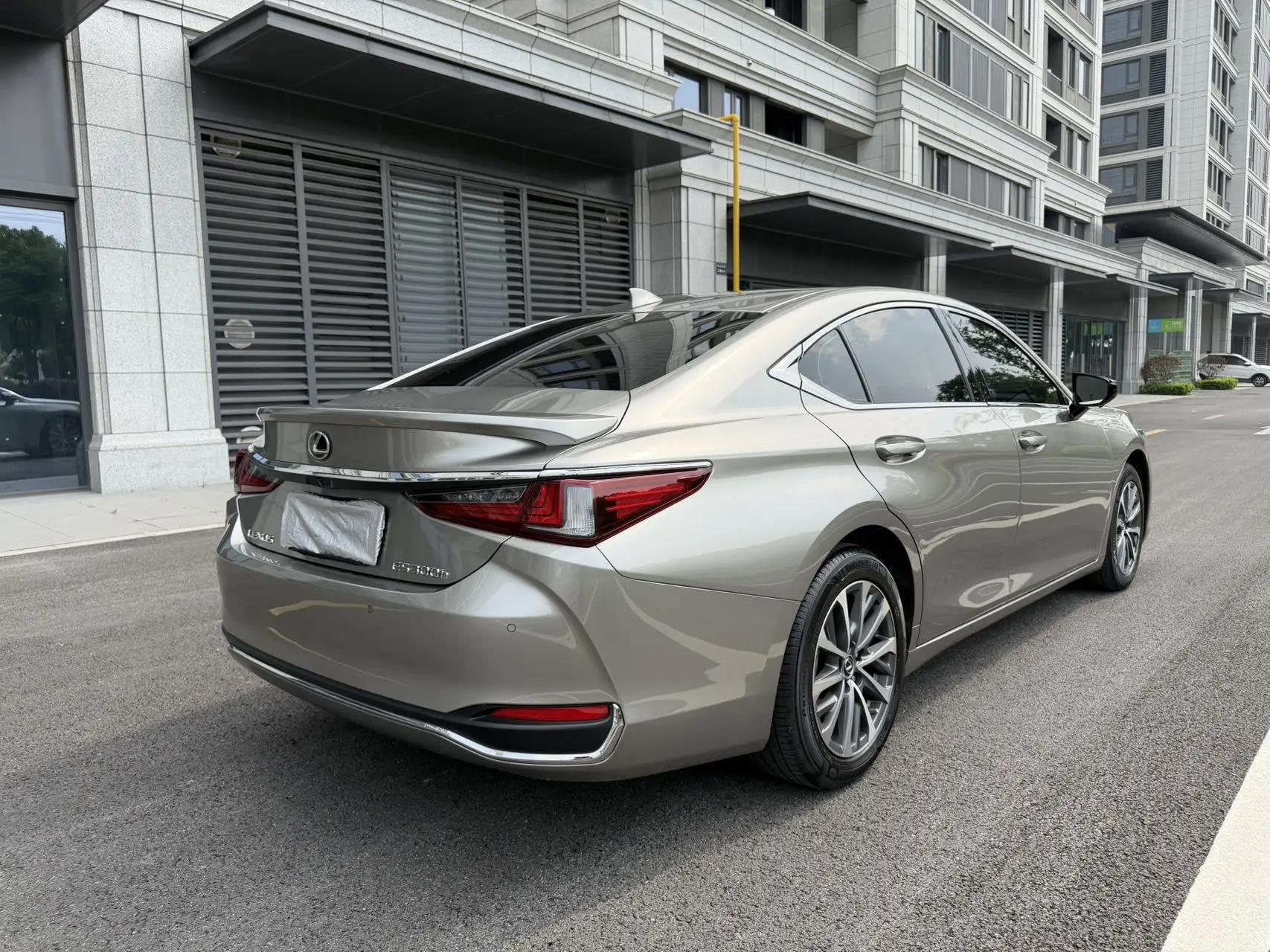 Lexus ES 2022 300h Excellent Edition 5