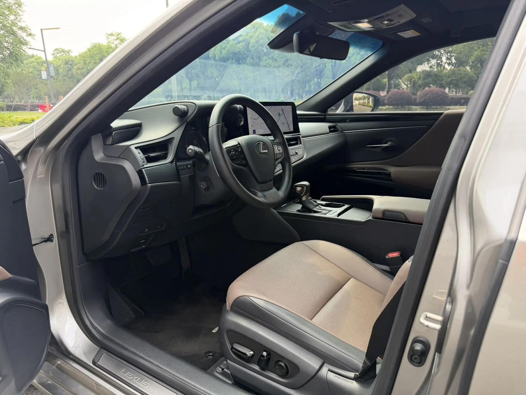 Lexus ES 2022 300h Excellent Edition 7