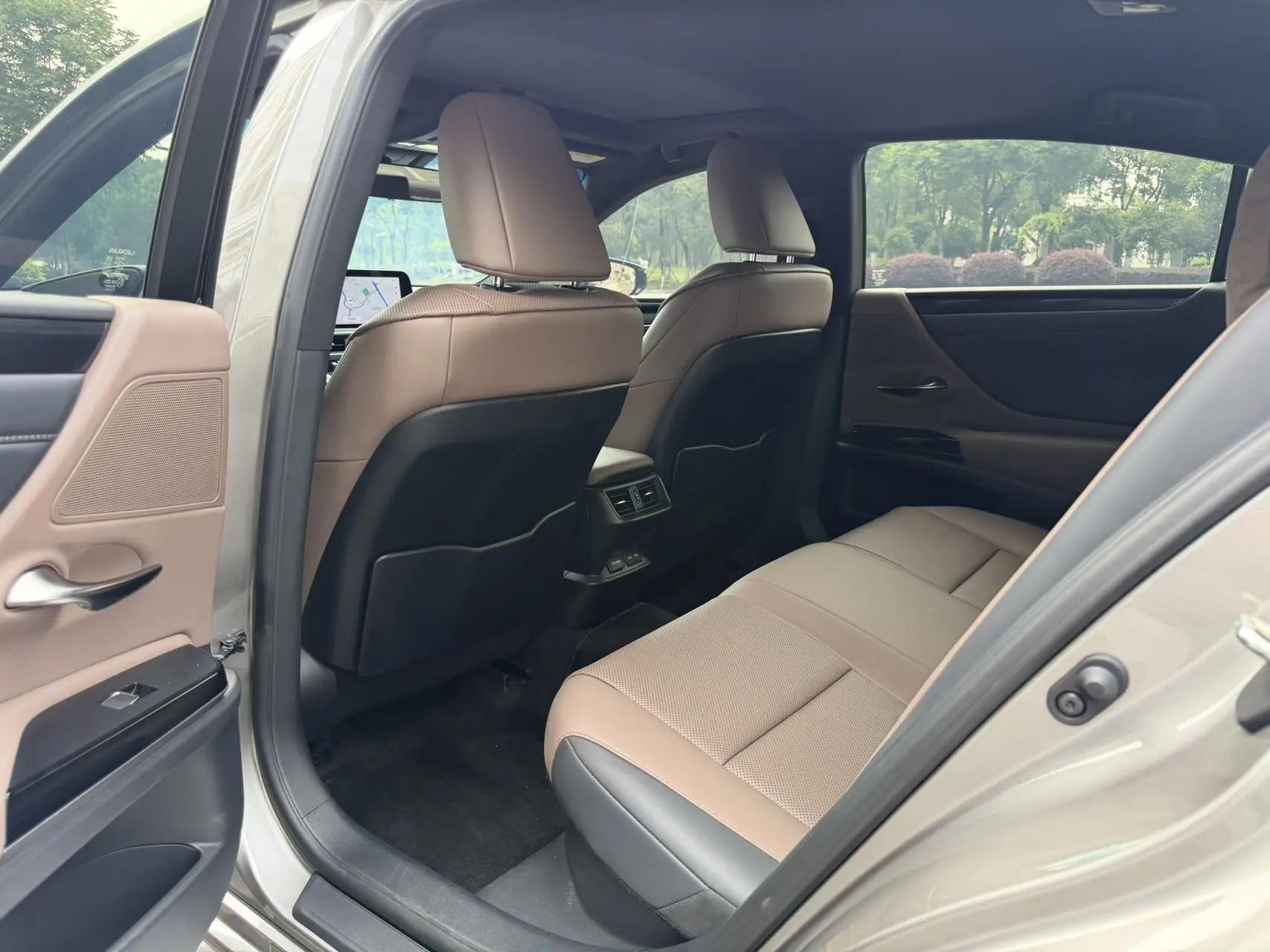 Lexus ES 2022 300h Excellent Edition 8
