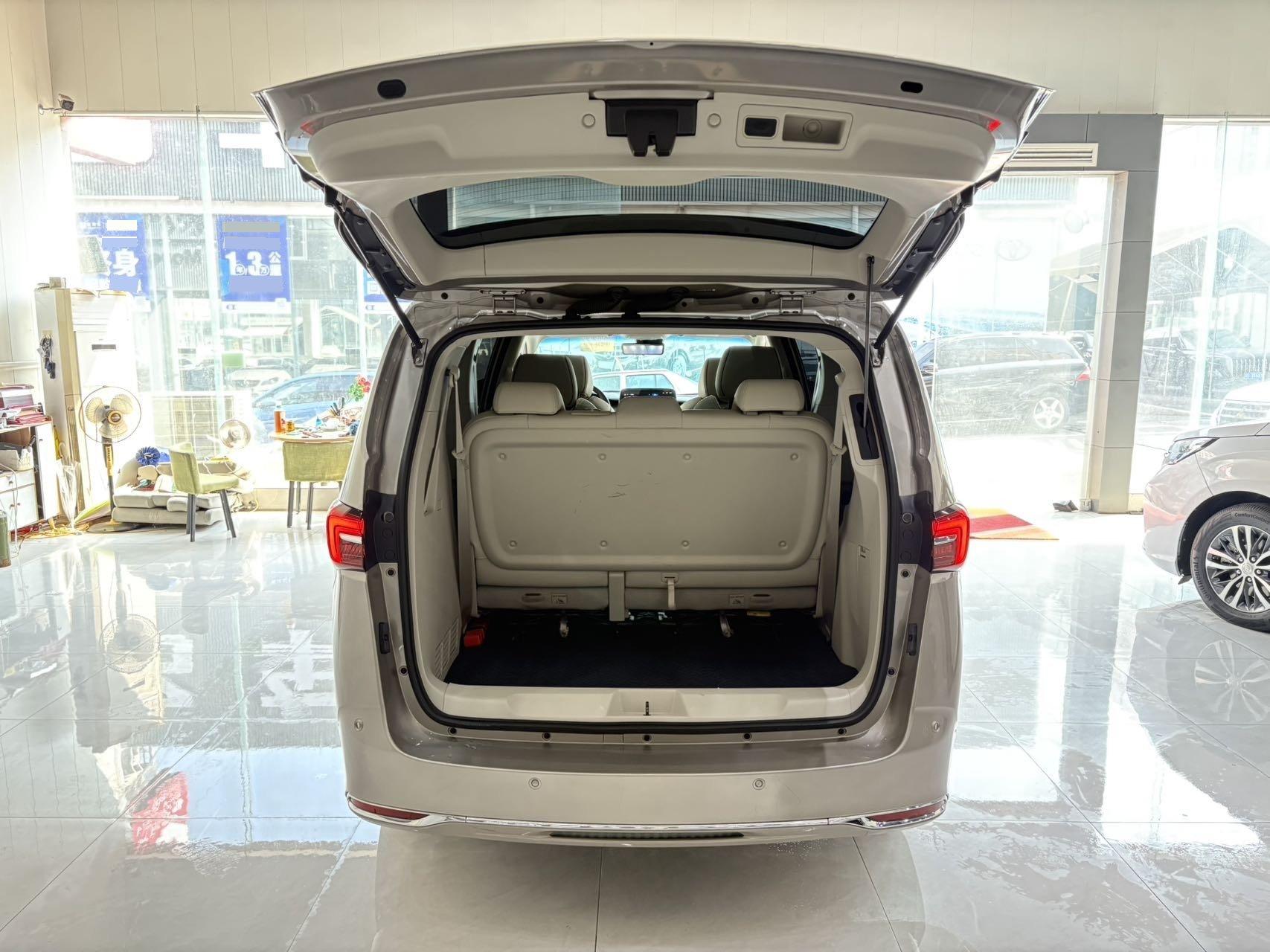 Buick GL8 2022 Land Business Class 652T Smart Premium Model 16