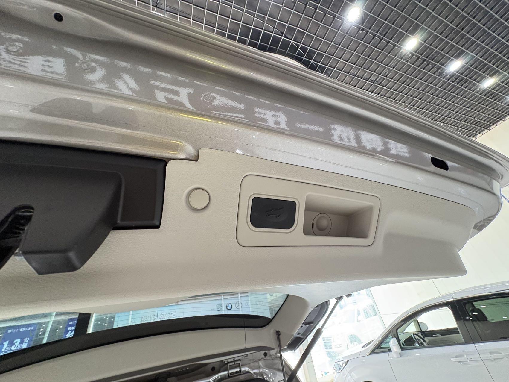 Buick GL8 2022 Land Business Class 652T Smart Premium Model 17