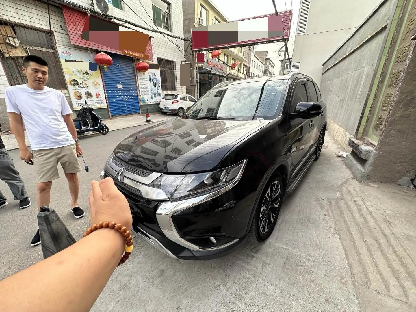 Outlander 2020 2.4L 4-wheel drive to enjoy the version of 7 seats