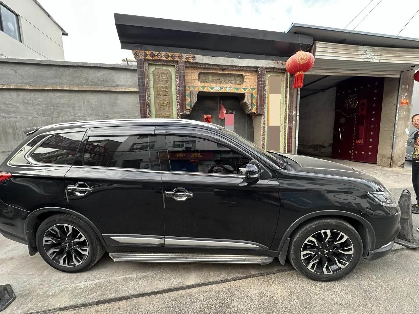 Outlander 2020 2.4L 4-wheel drive to enjoy the version of 7 seats 2