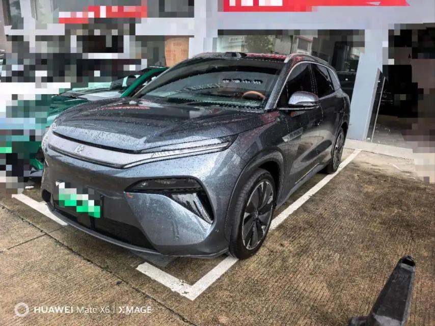 Tang L 2025 EV 600KM Four-Wheel-Drive Laser Radar Flagship Model